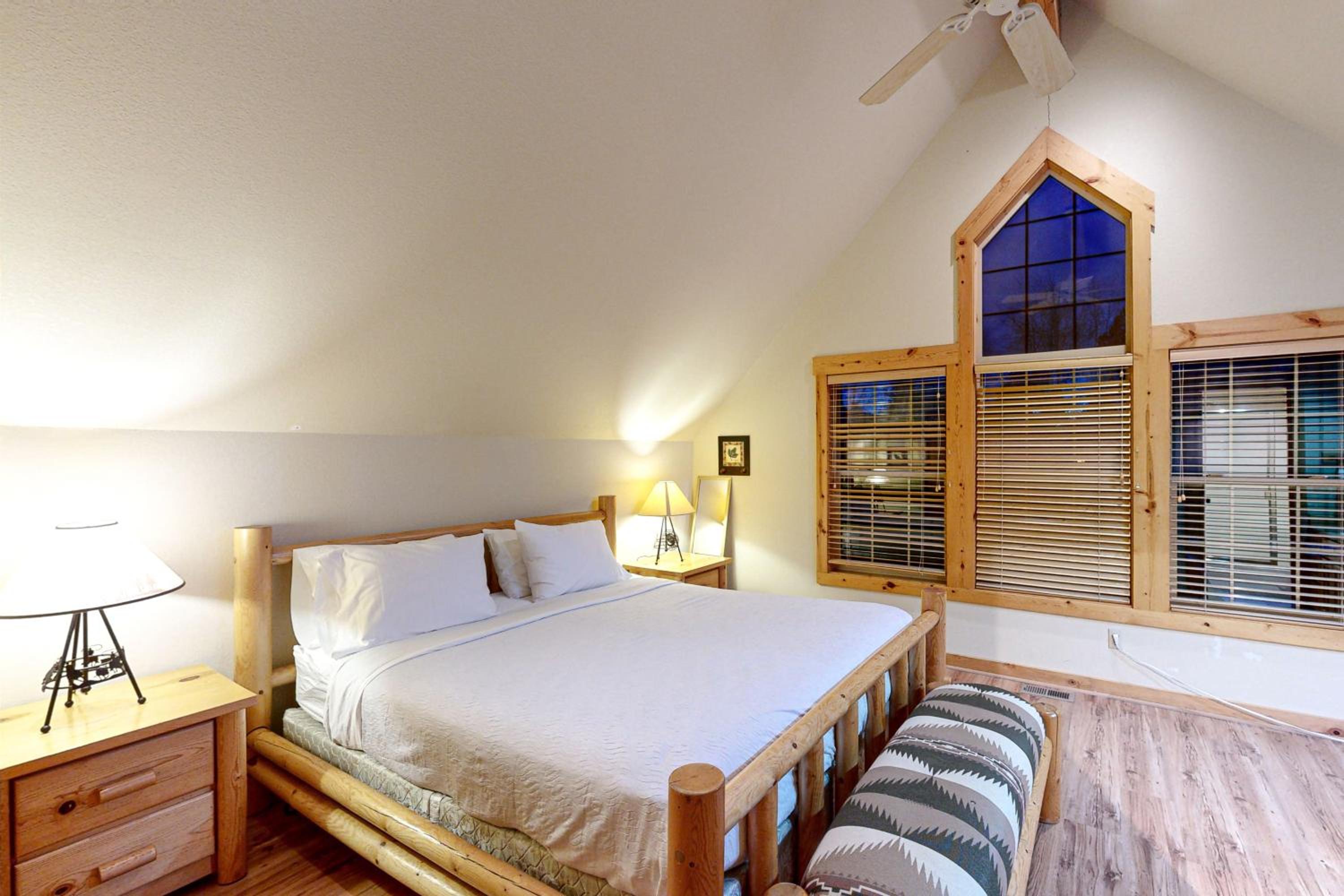 Cabin with Mountain Views and Shared Pool and Hot Tub