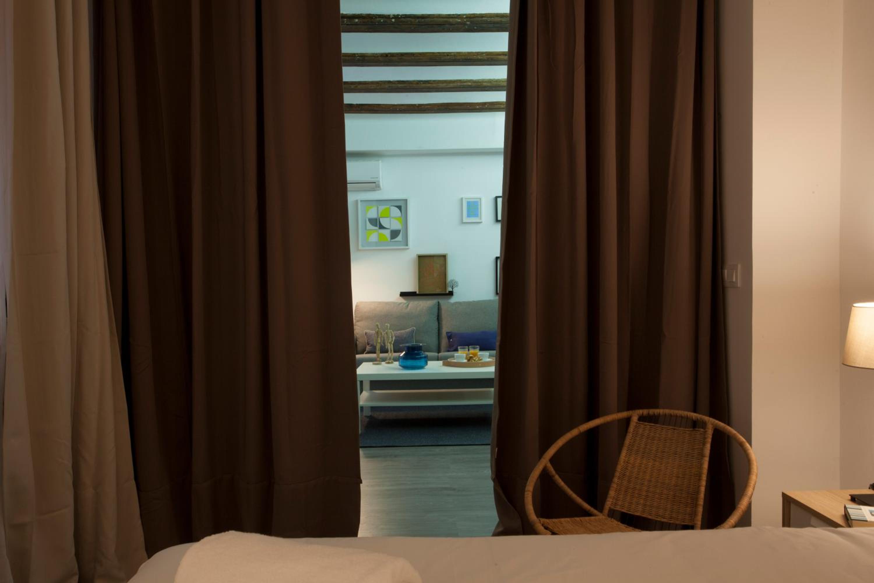 SingularStays Mercado Central
