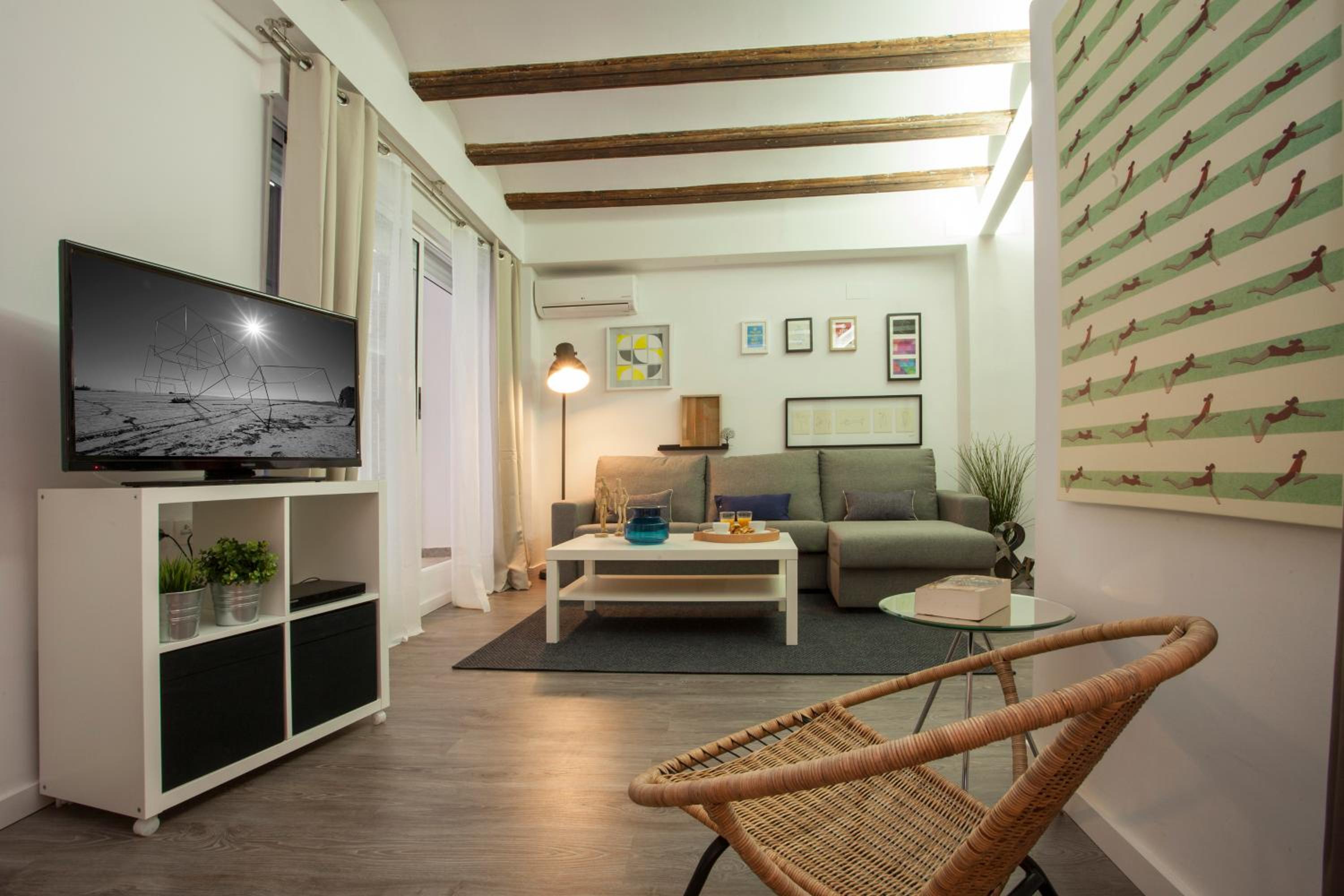 SingularStays Mercado Central