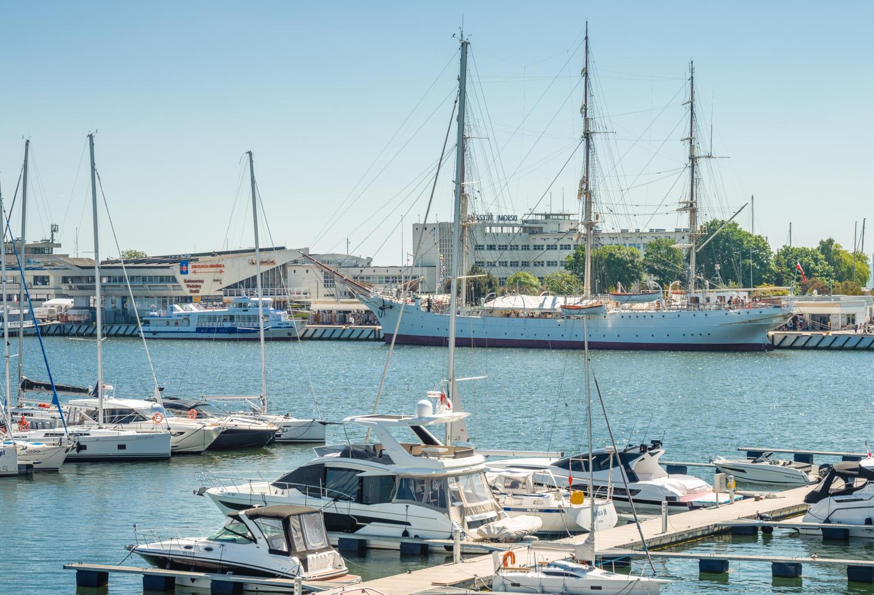 Flatbook - Center Yacht Park Marina View