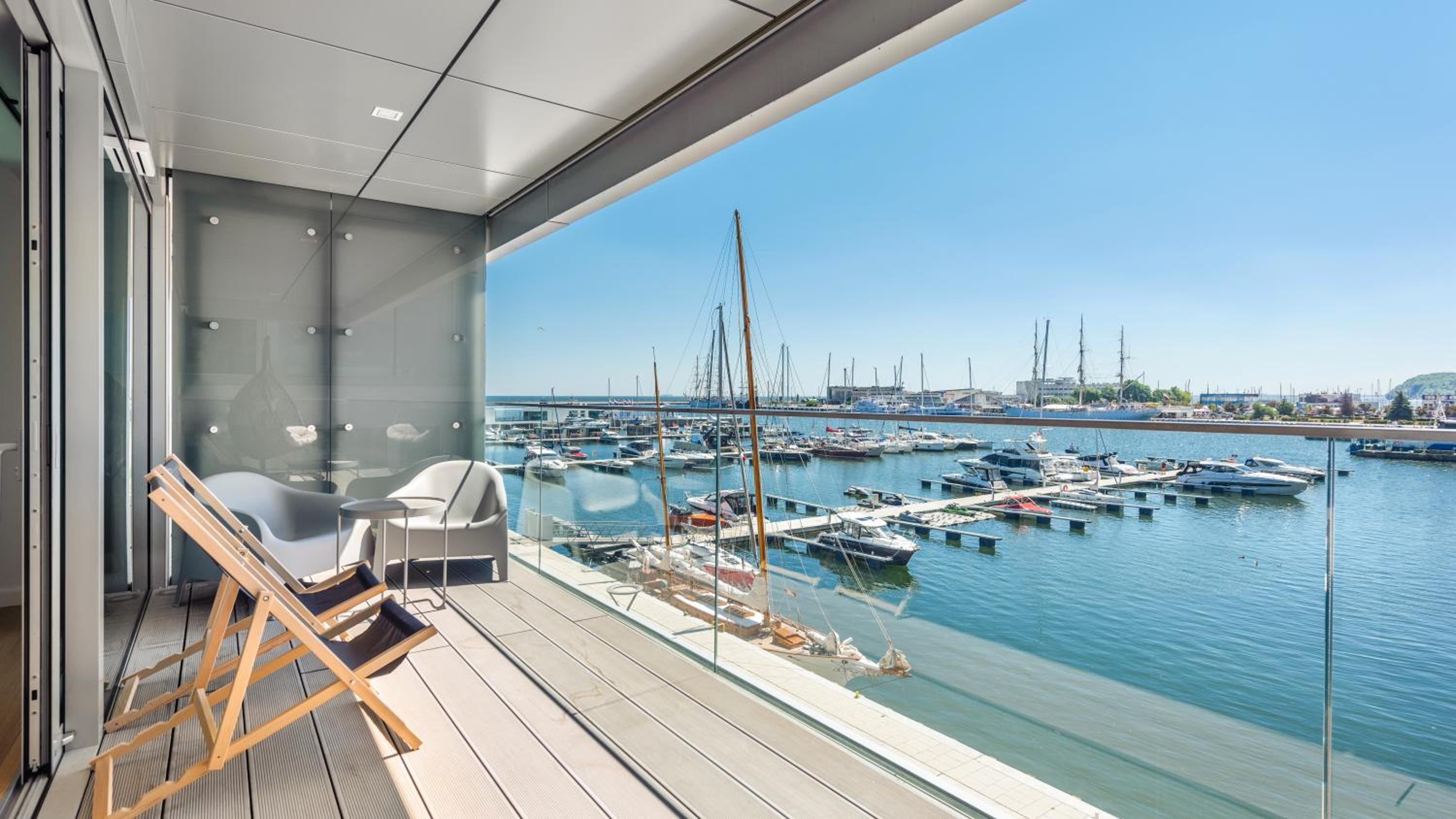 Flatbook - Center Yacht Park Marina View