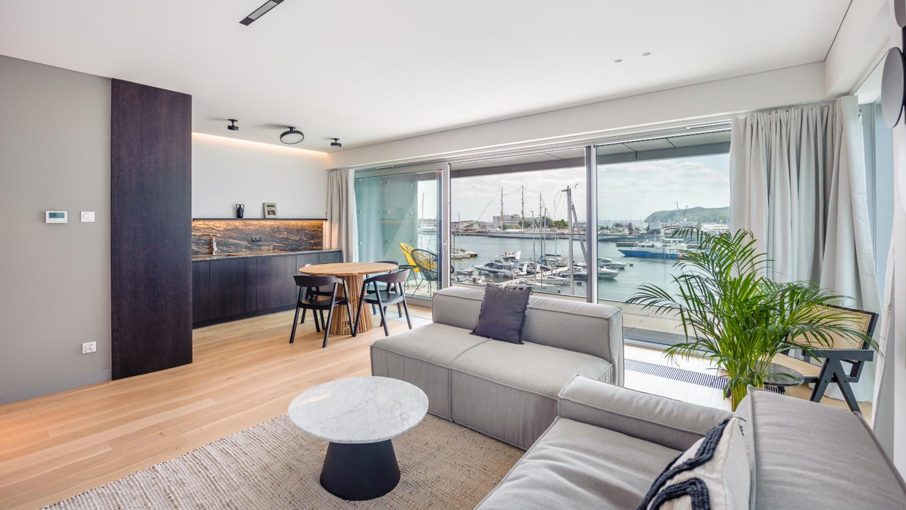 Flatbook - Center Yacht Park Marina View