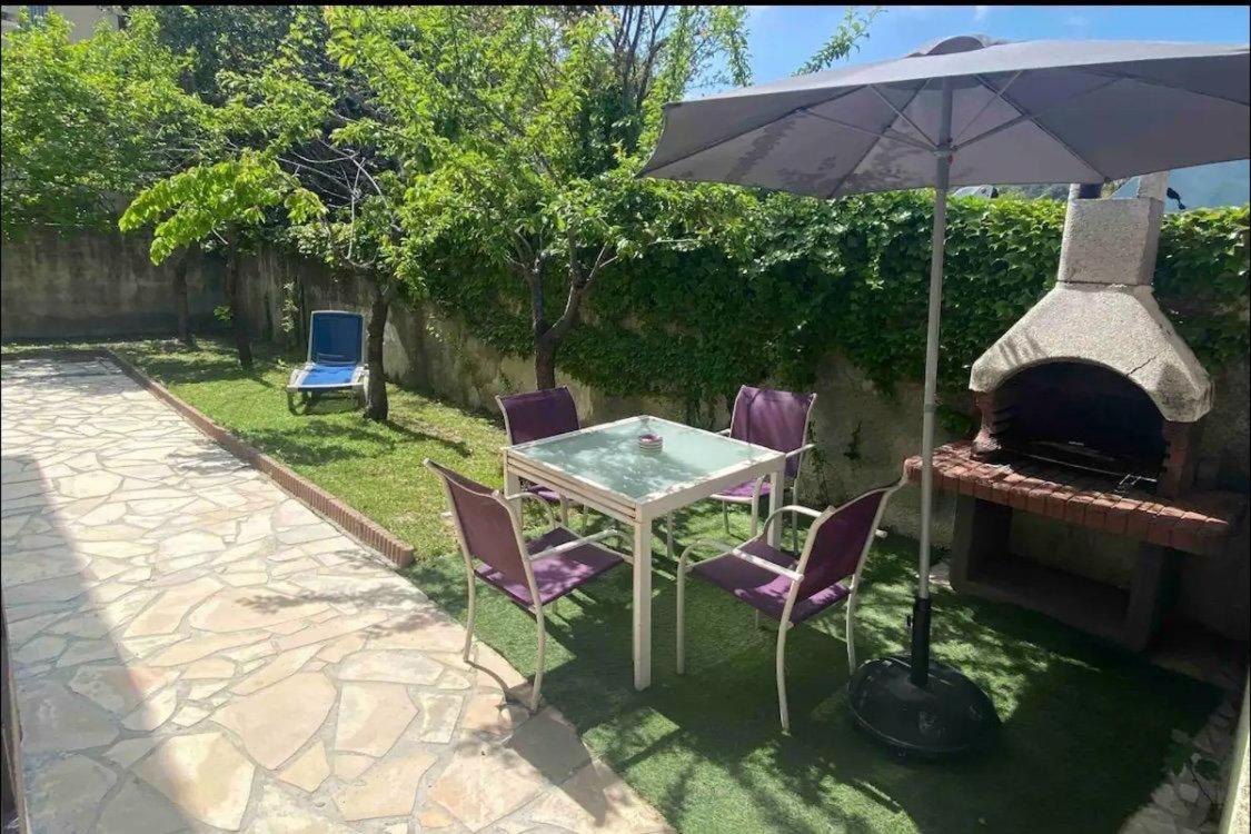 Bas de villa composée d'un 3 pièces et d'un studio avec piscine privée