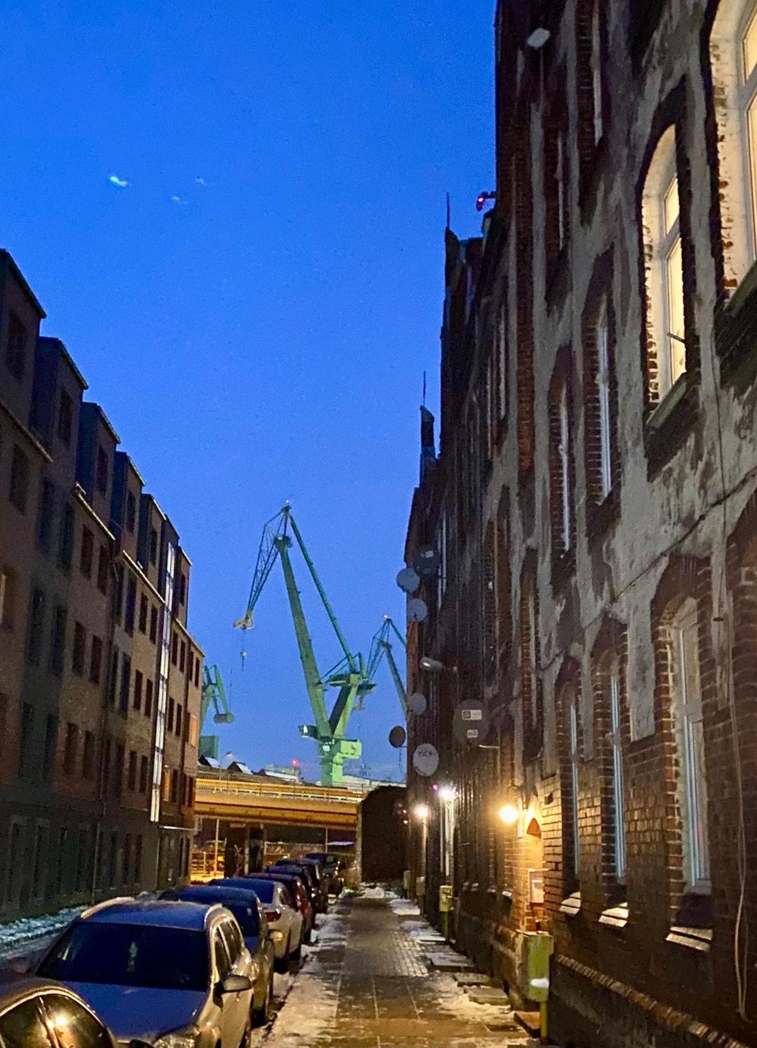 Crane Panorama Apartment