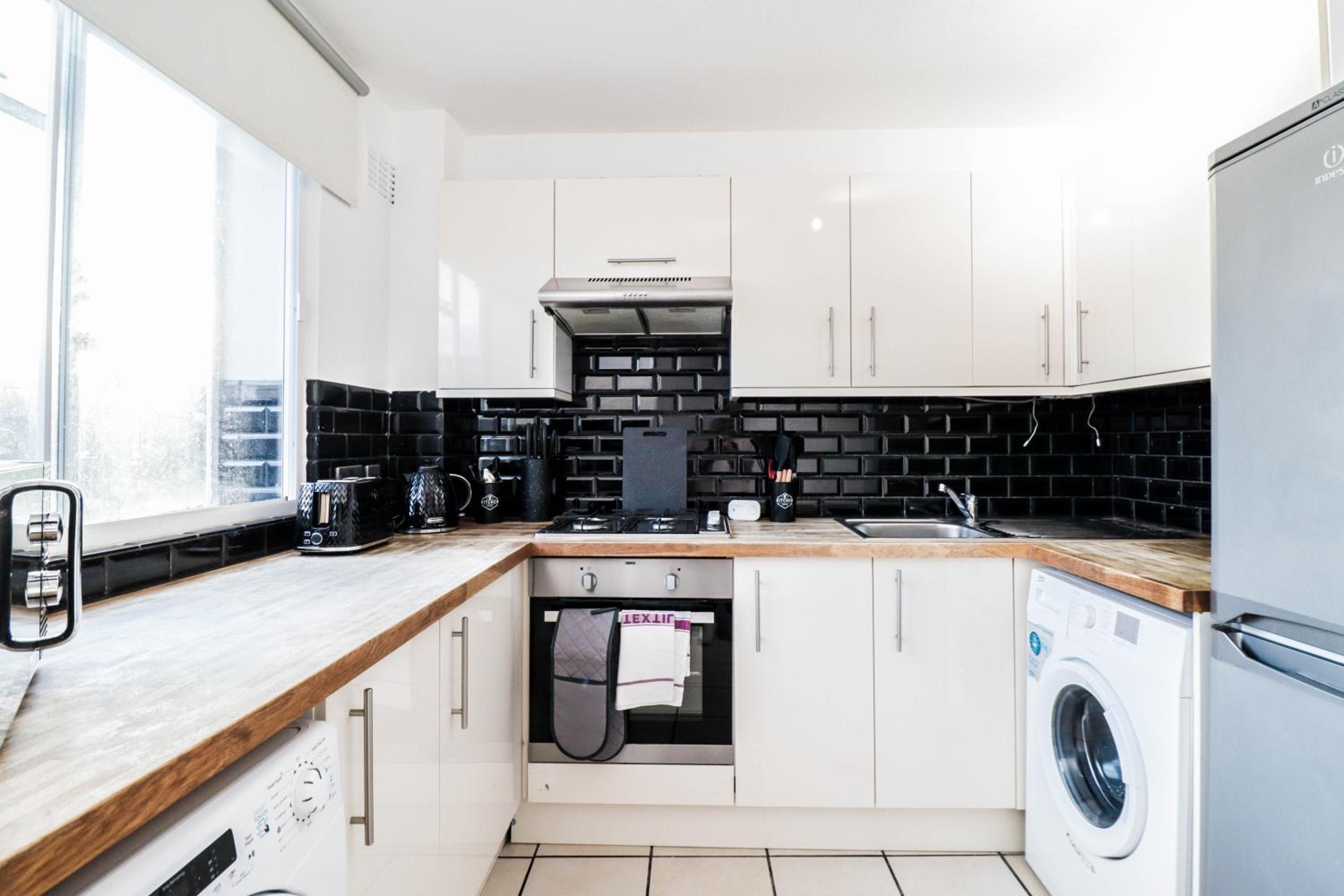 Trendy 3-Bedroom Flat In Clapham! London Living!