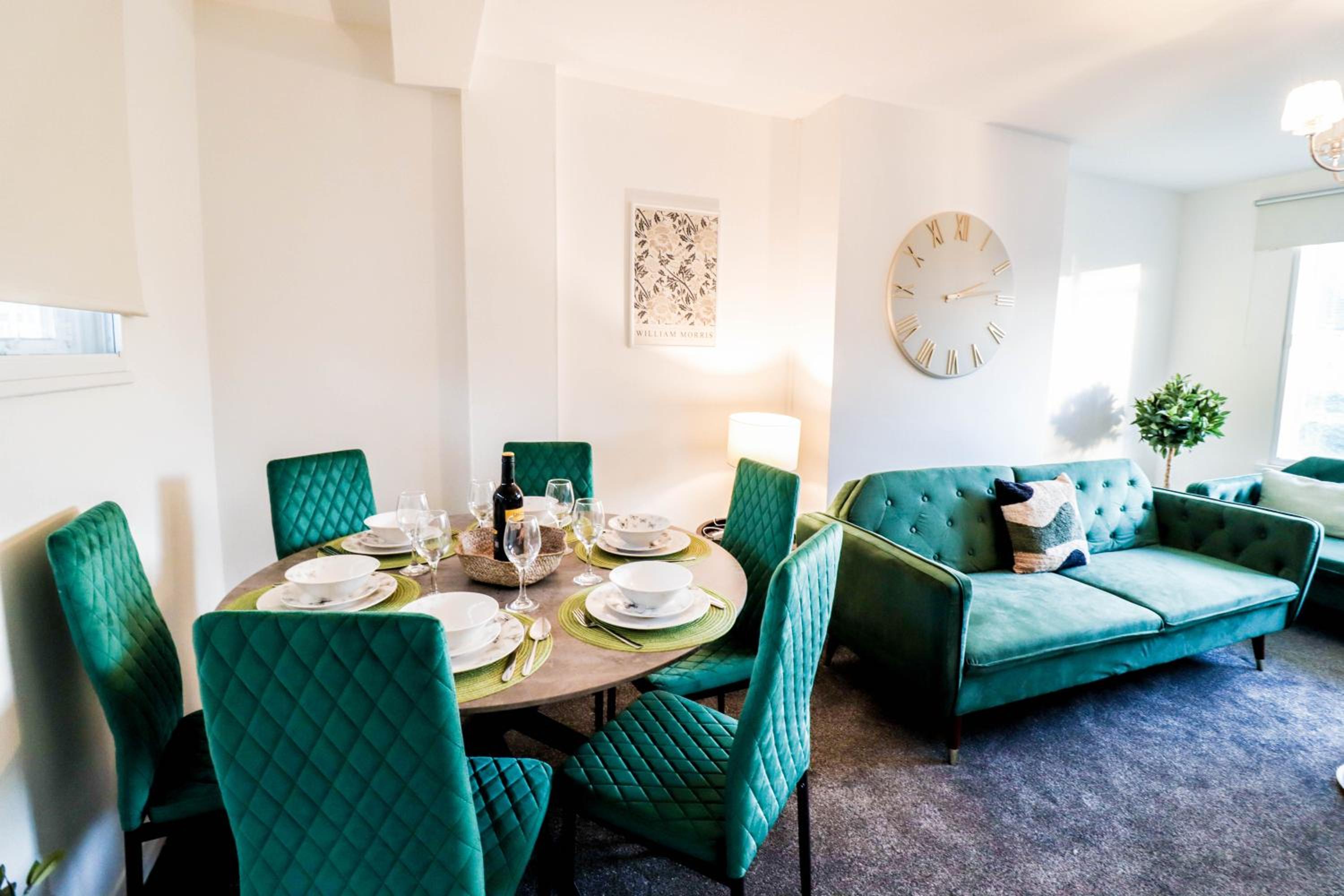 Trendy 3-Bedroom Flat In Clapham! London Living!