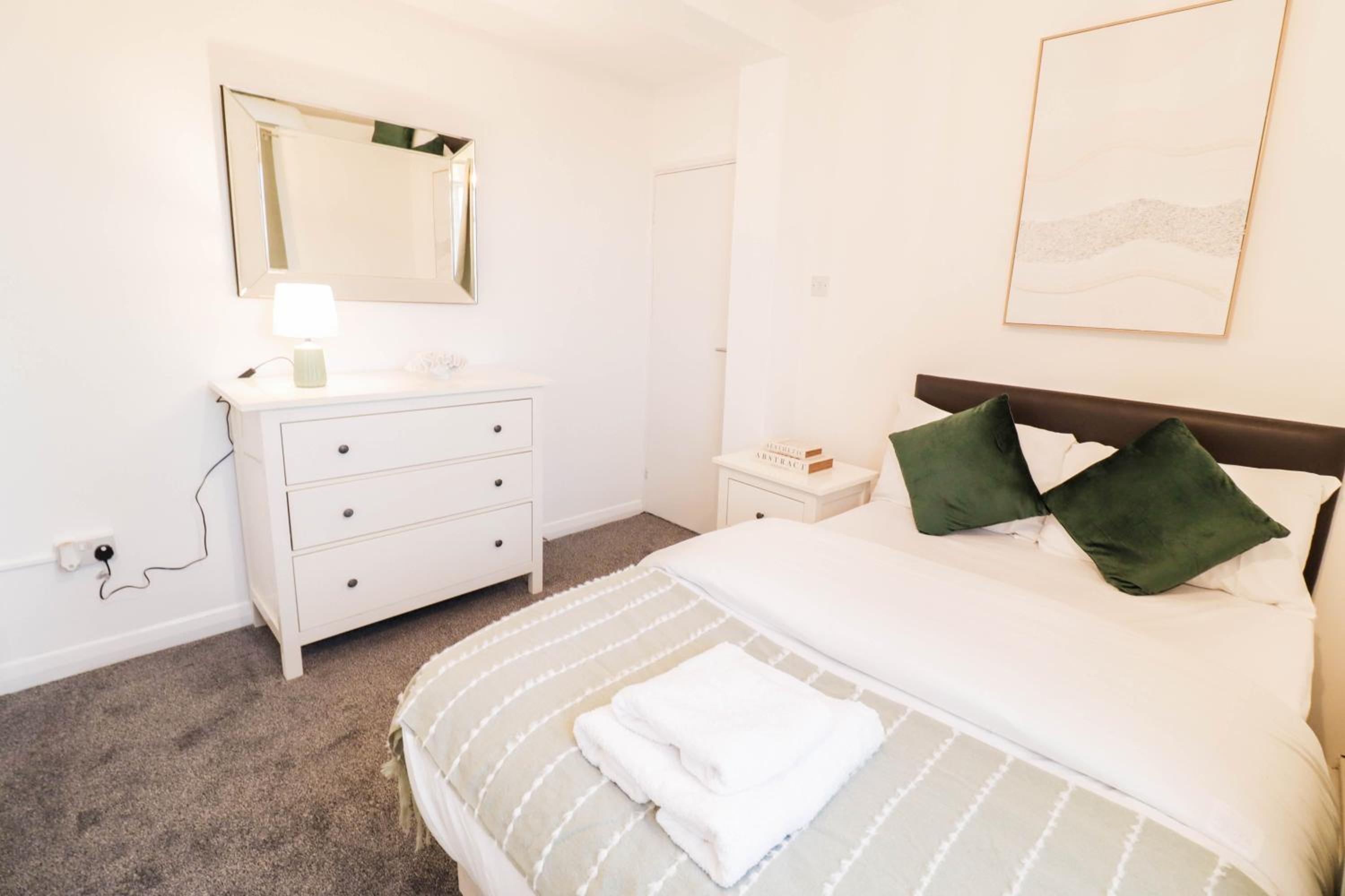 Trendy 3-Bedroom Flat In Clapham! London Living!