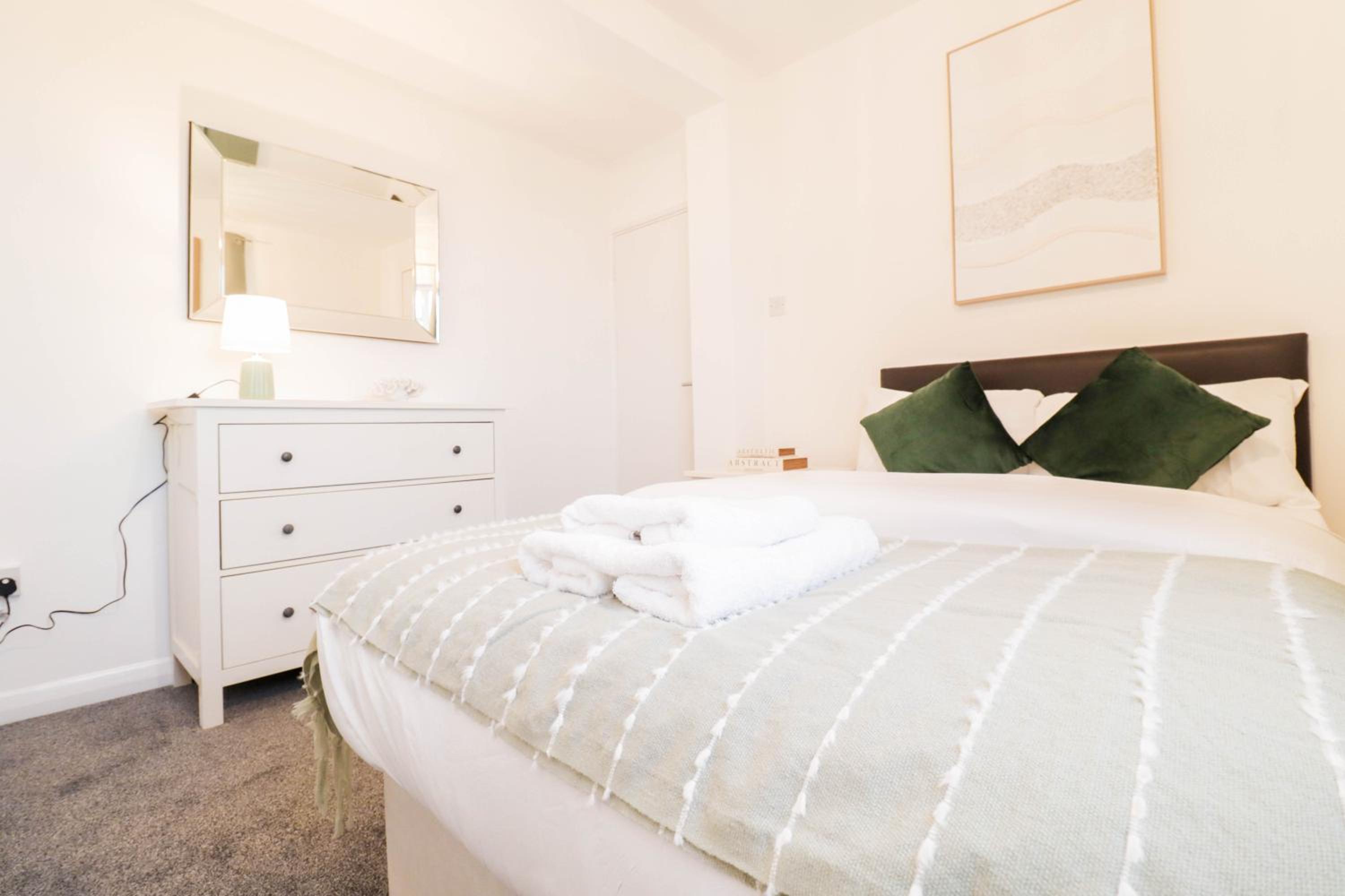 Trendy 3-Bedroom Flat In Clapham! London Living!
