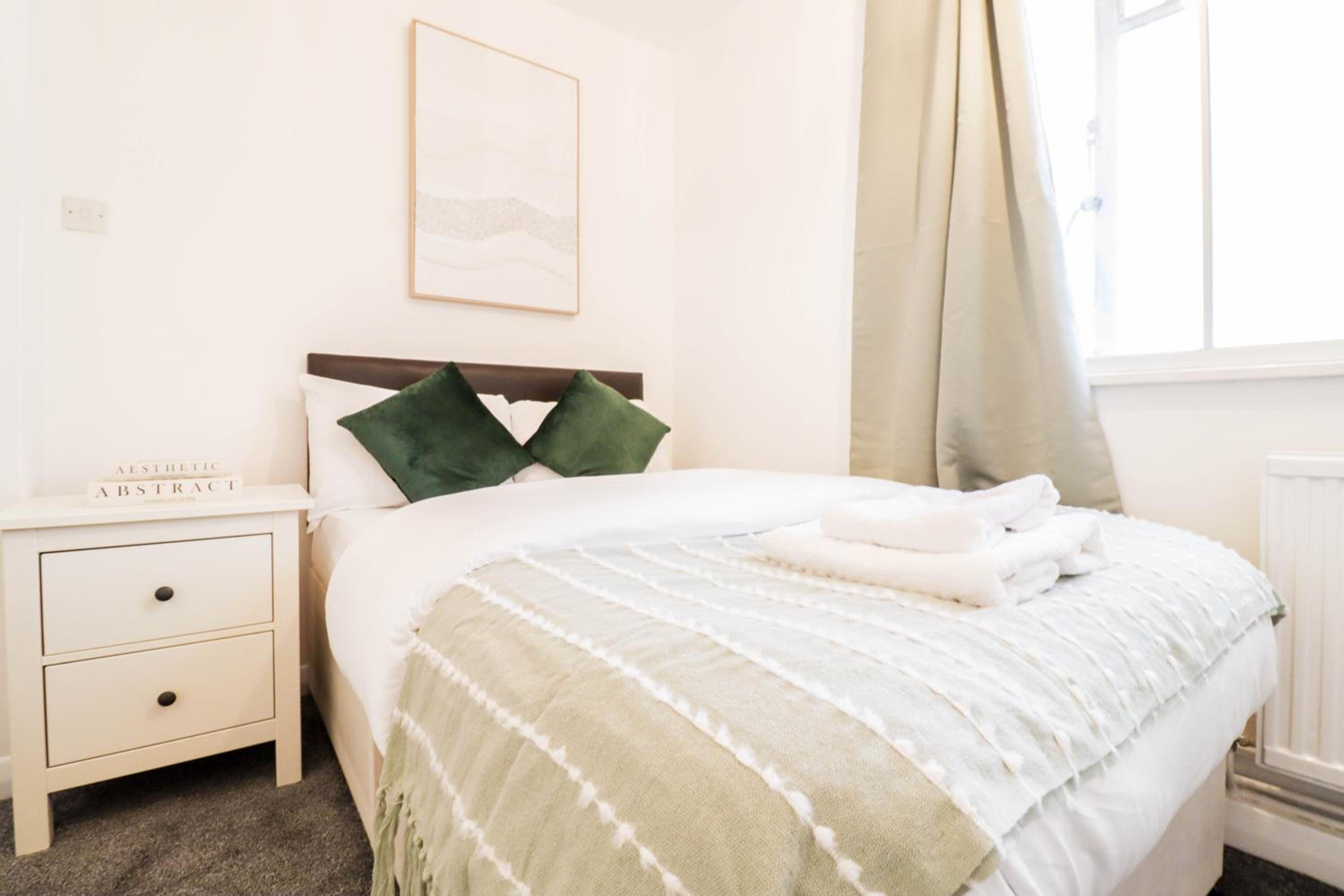 Trendy 3-Bedroom Flat In Clapham! London Living!