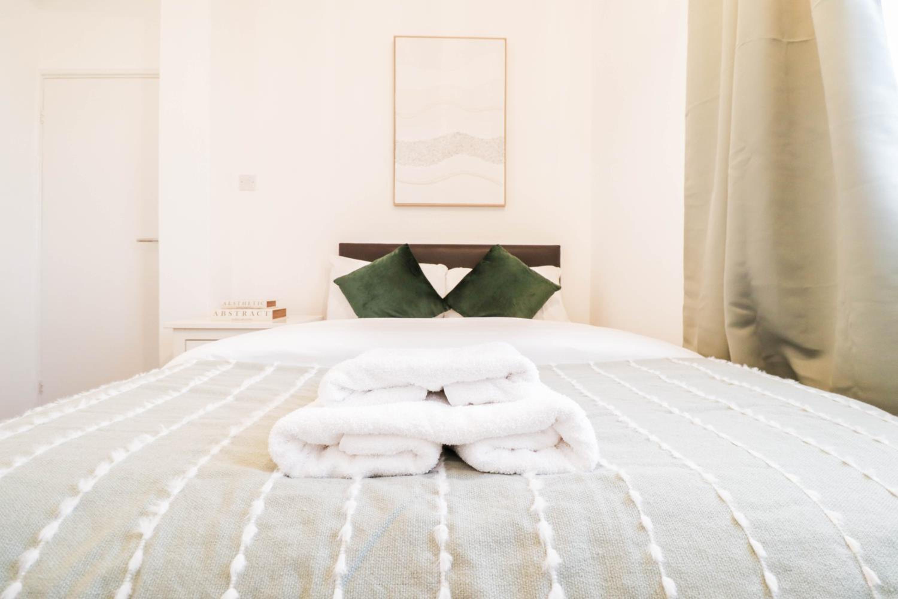 Trendy 3-Bedroom Flat In Clapham! London Living!