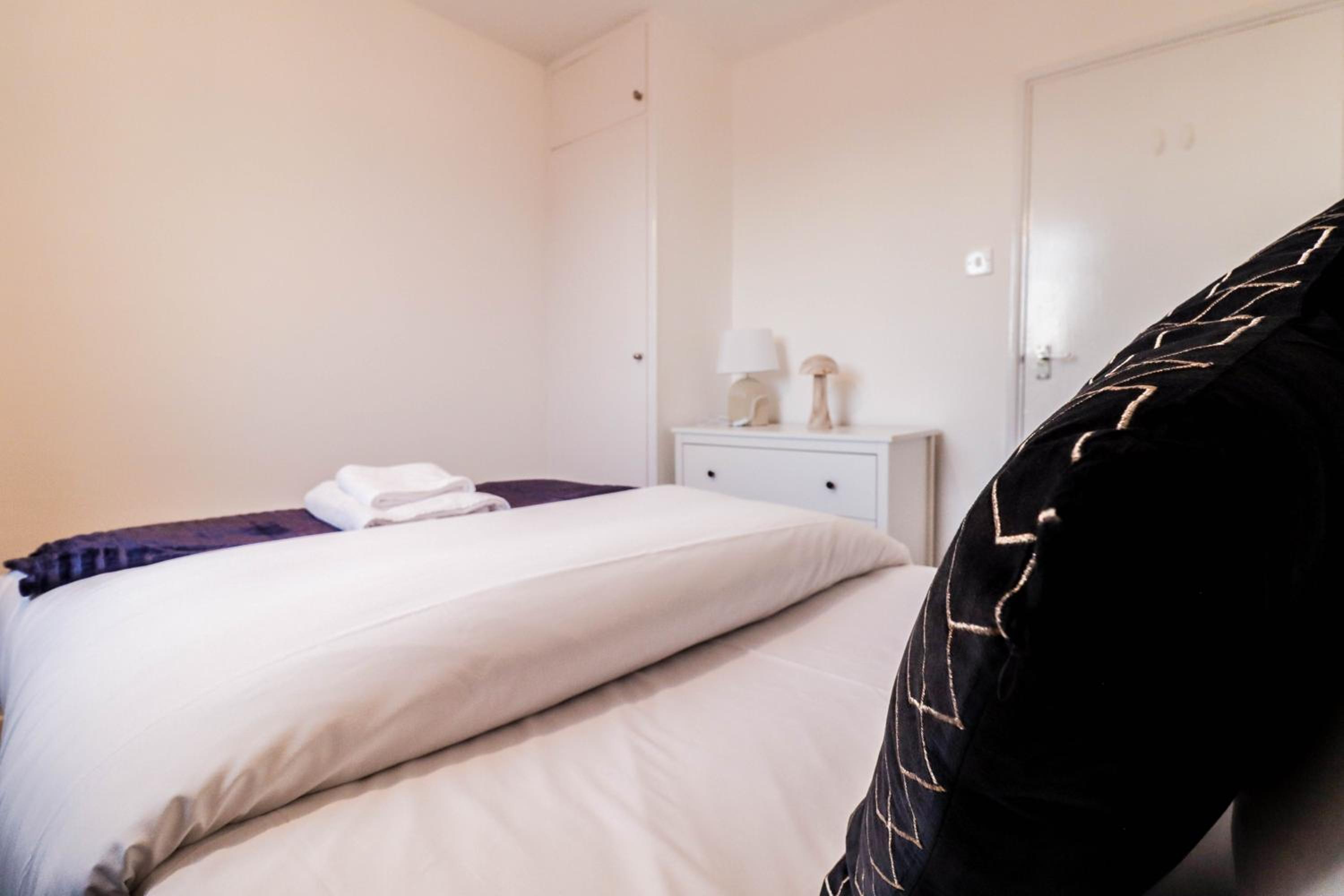 Trendy 3-Bedroom Flat In Clapham! London Living!
