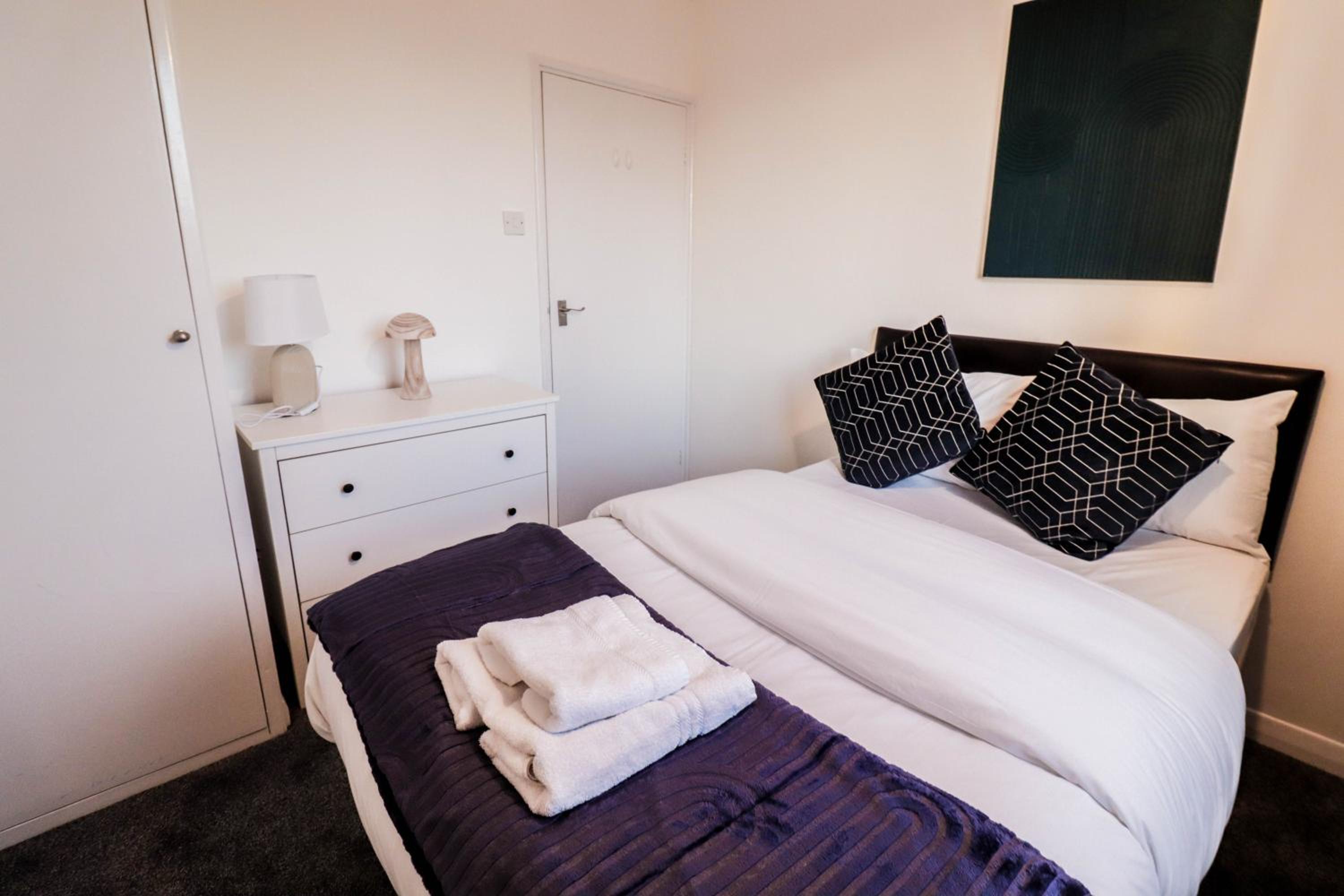 Trendy 3-Bedroom Flat In Clapham! London Living!