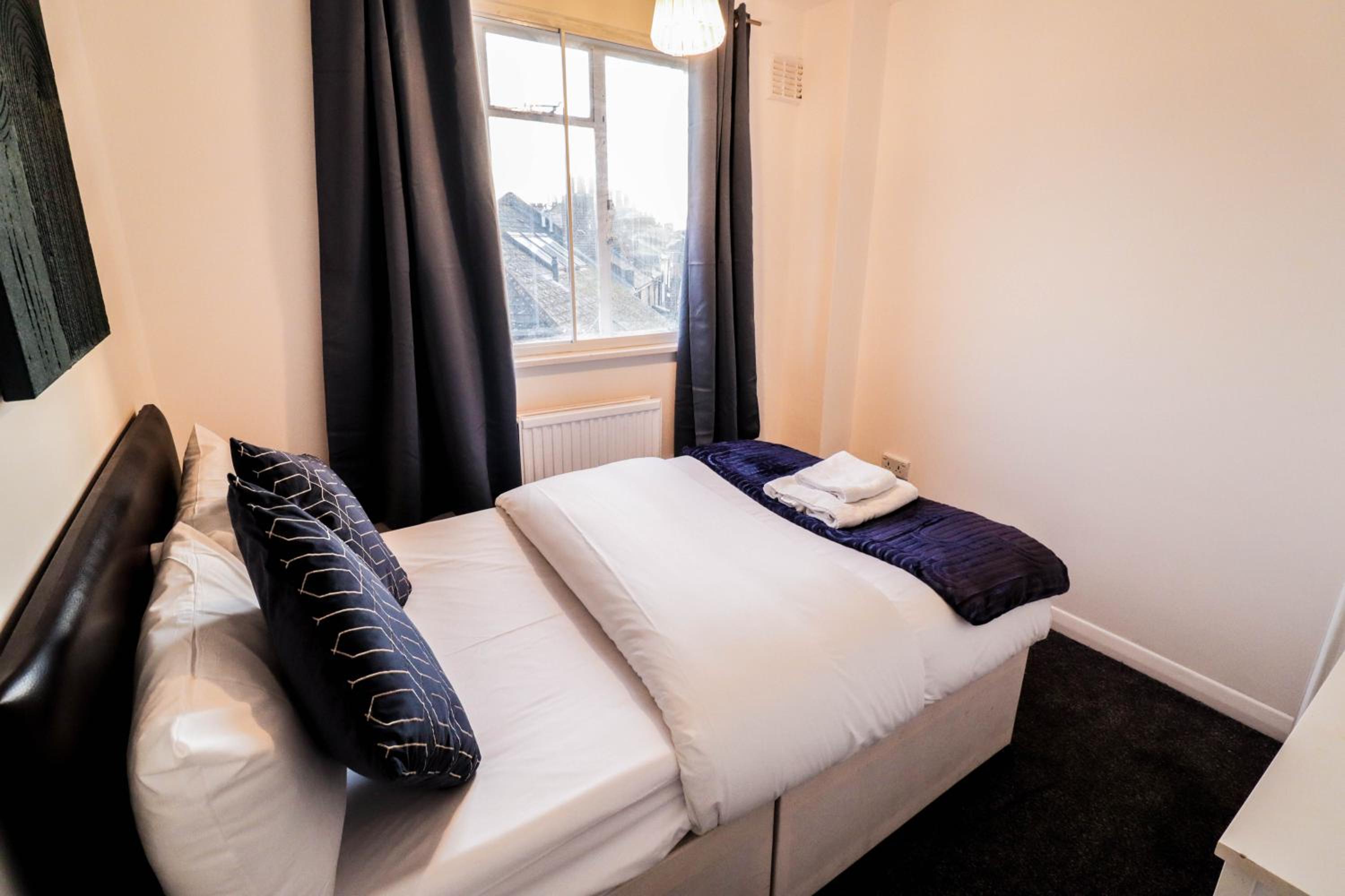 Trendy 3-Bedroom Flat In Clapham! London Living!