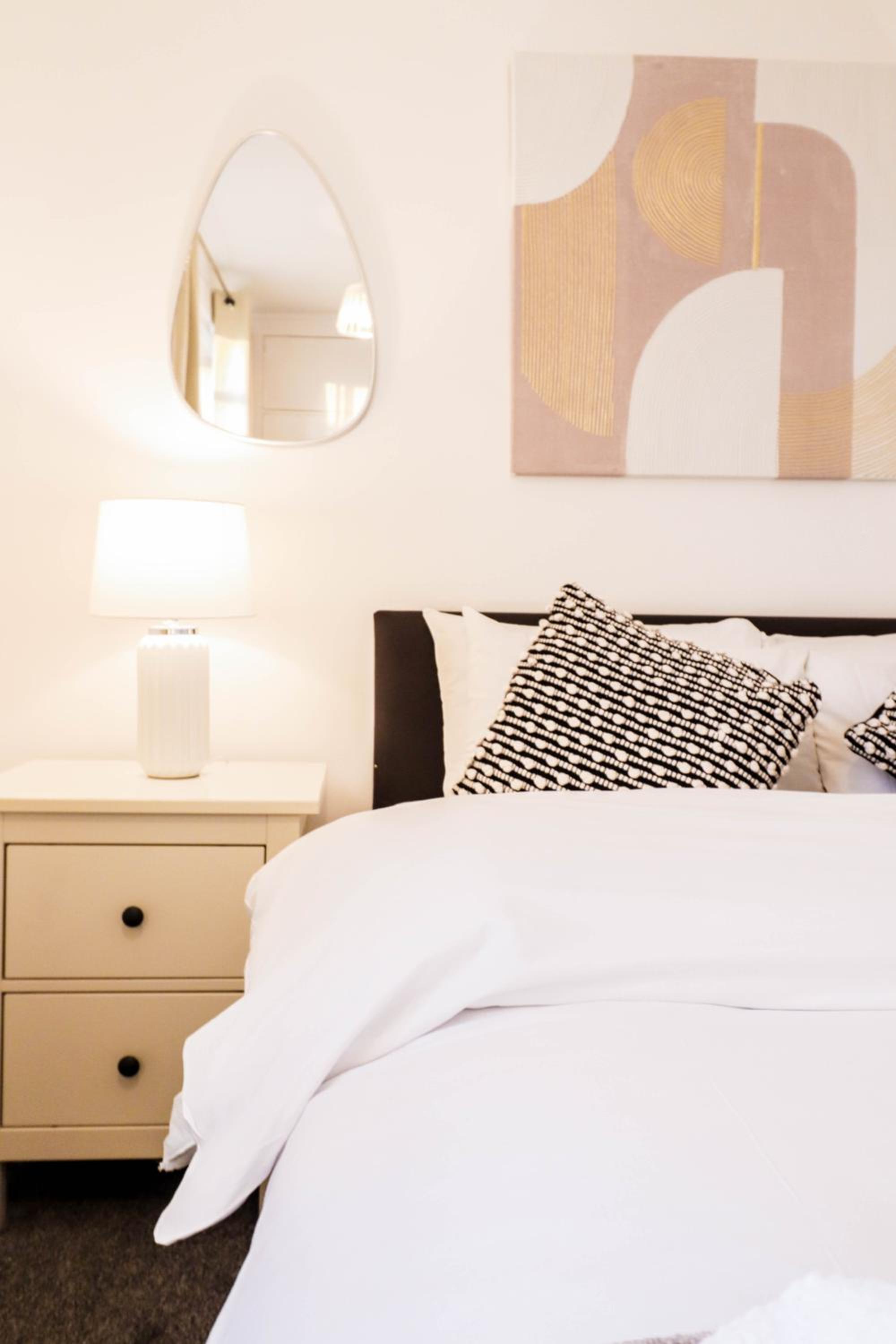 Trendy 3-Bedroom Flat In Clapham! London Living!