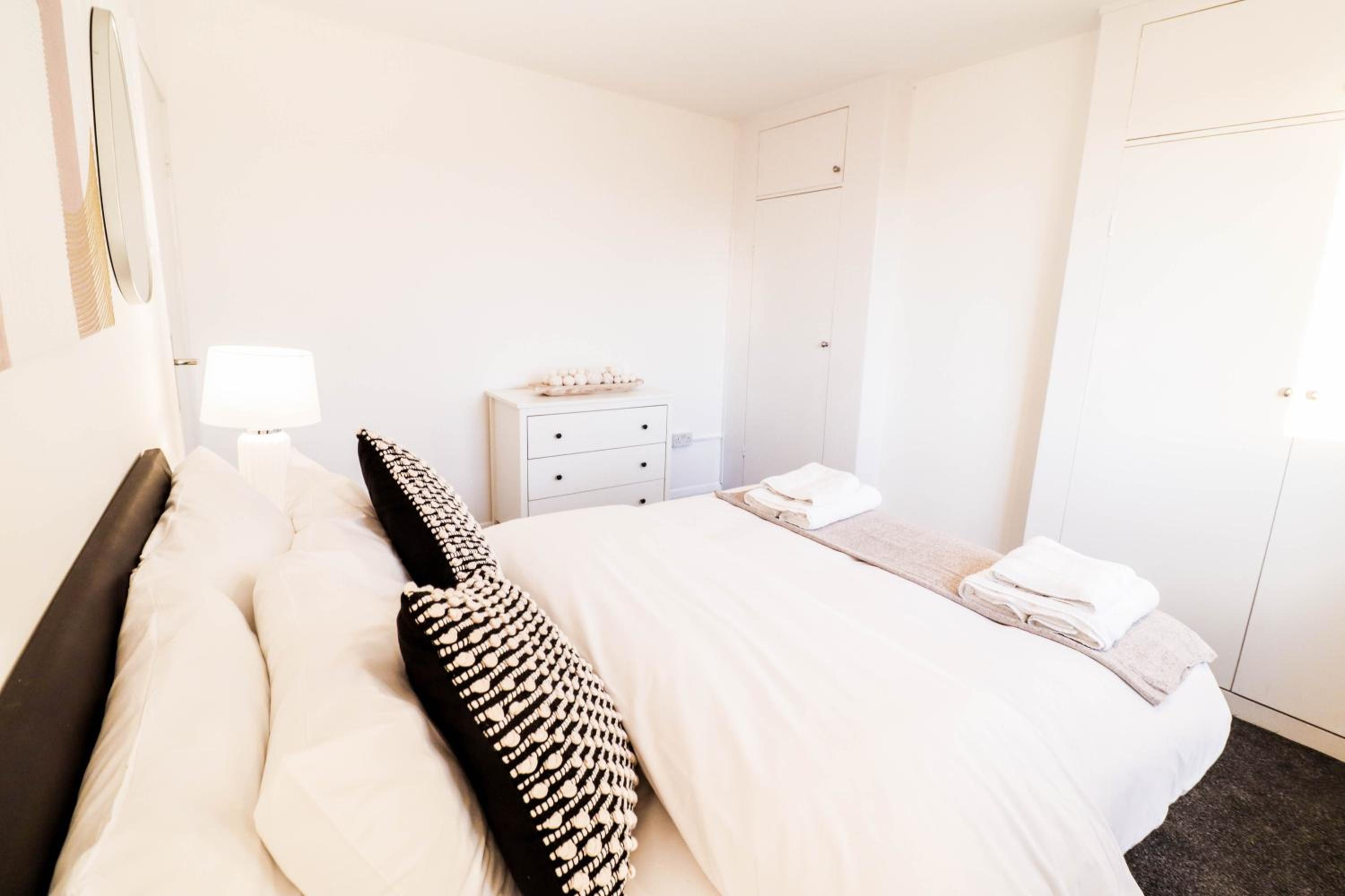Trendy 3-Bedroom Flat In Clapham! London Living!