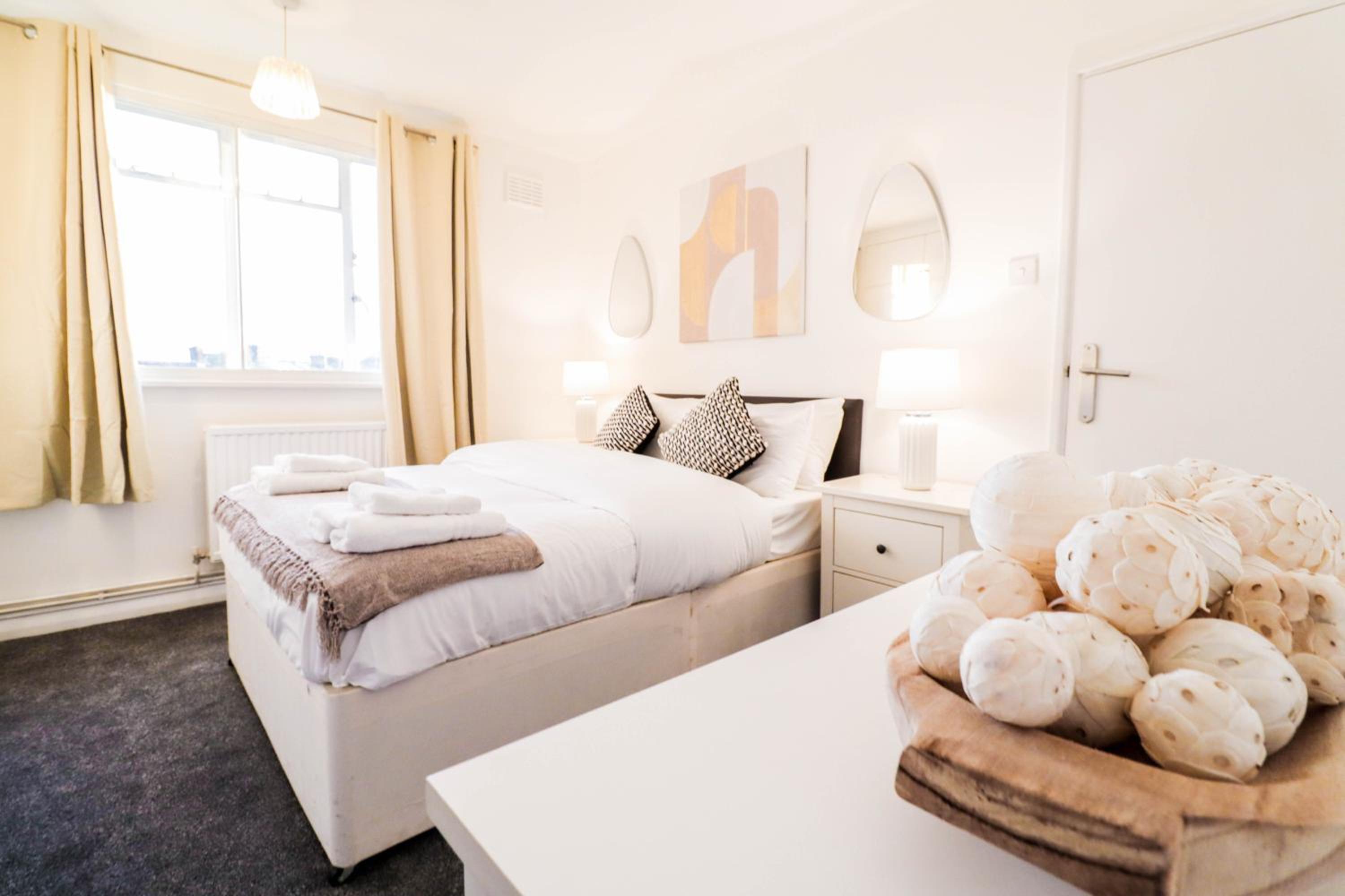 Trendy 3-Bedroom Flat In Clapham! London Living!