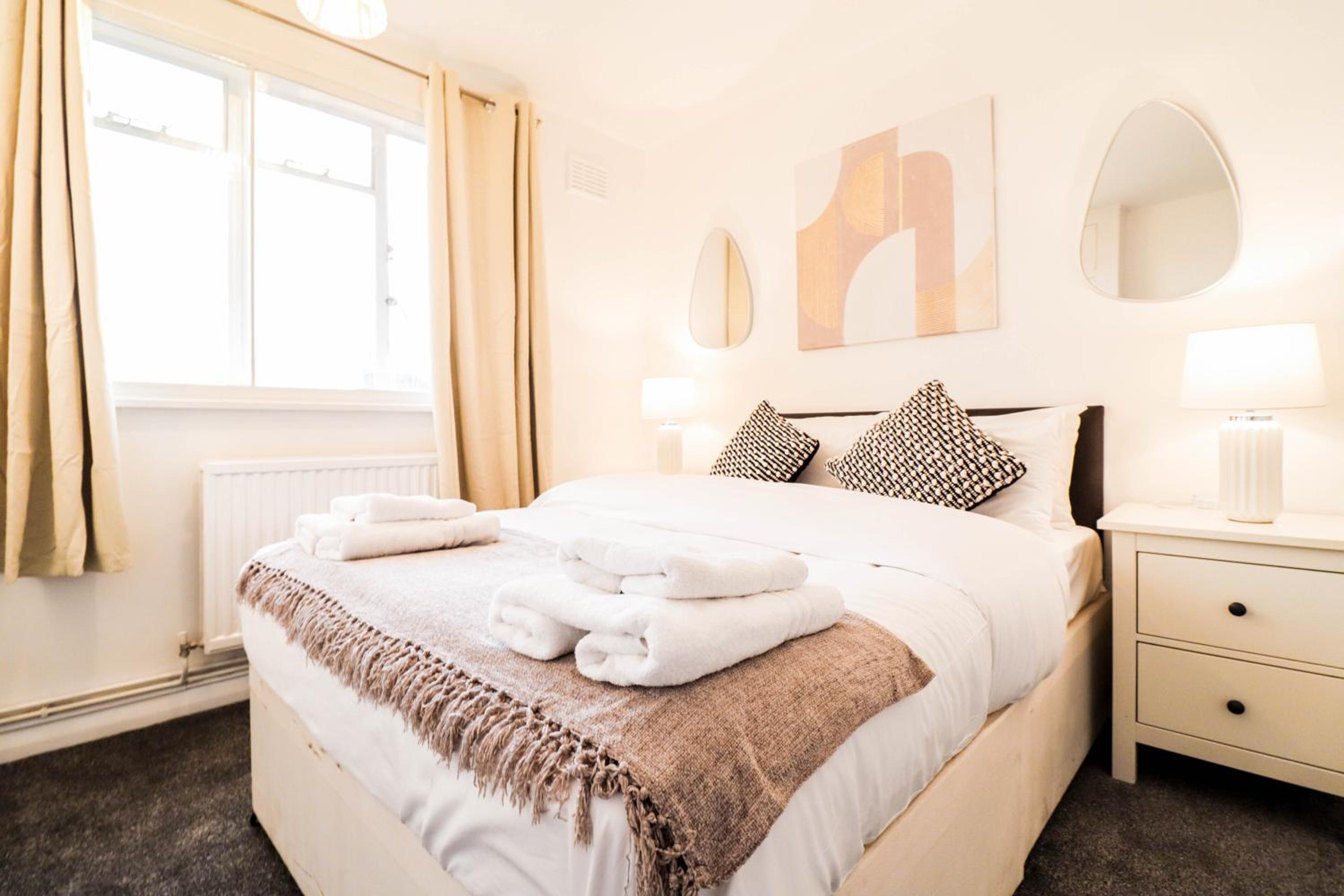 Trendy 3-Bedroom Flat In Clapham! London Living!