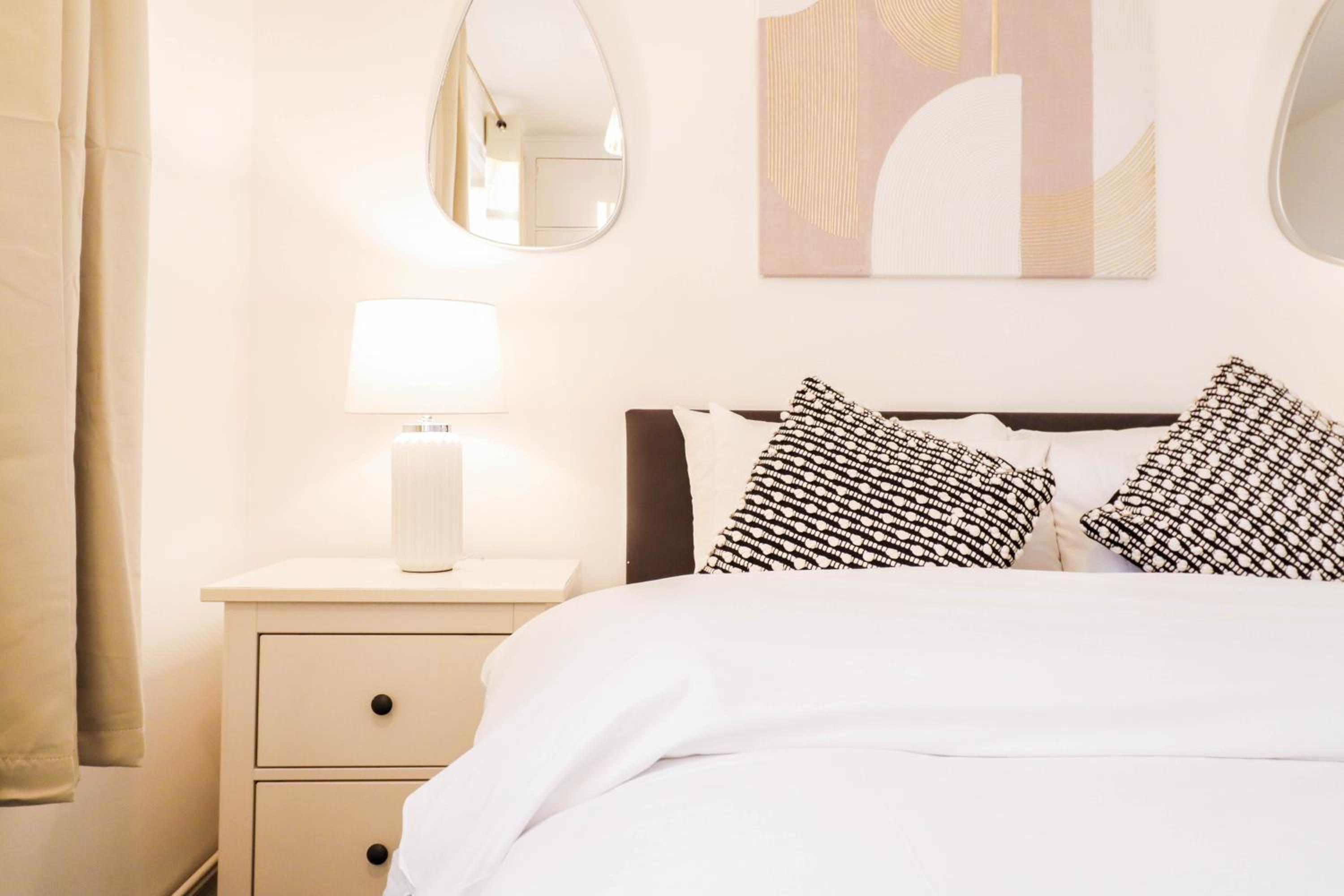 Trendy 3-Bedroom Flat In Clapham! London Living!