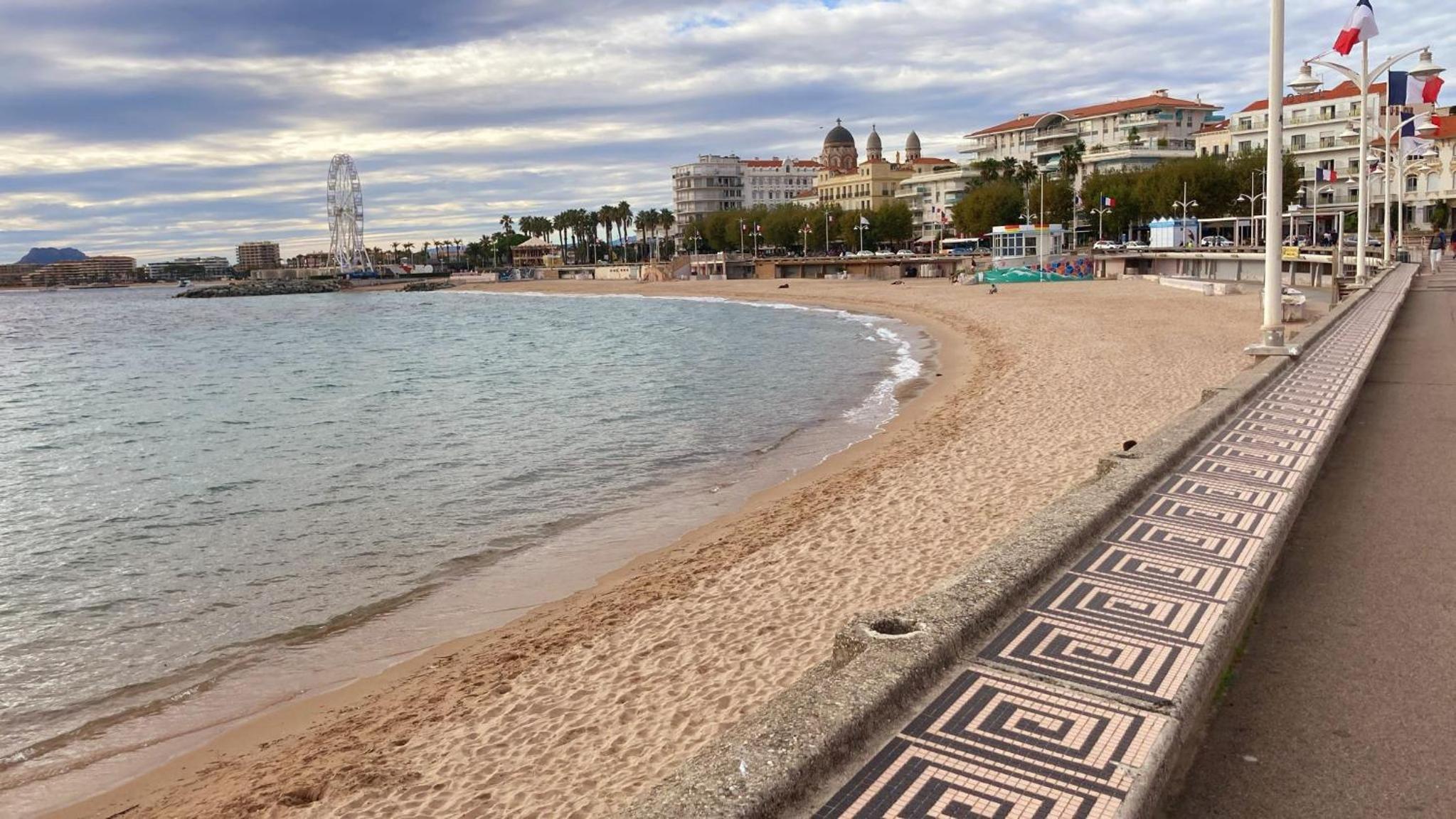 T2 35m2 clim, piscine, balcon et parking privé à 2 pas du port Santa Lucia