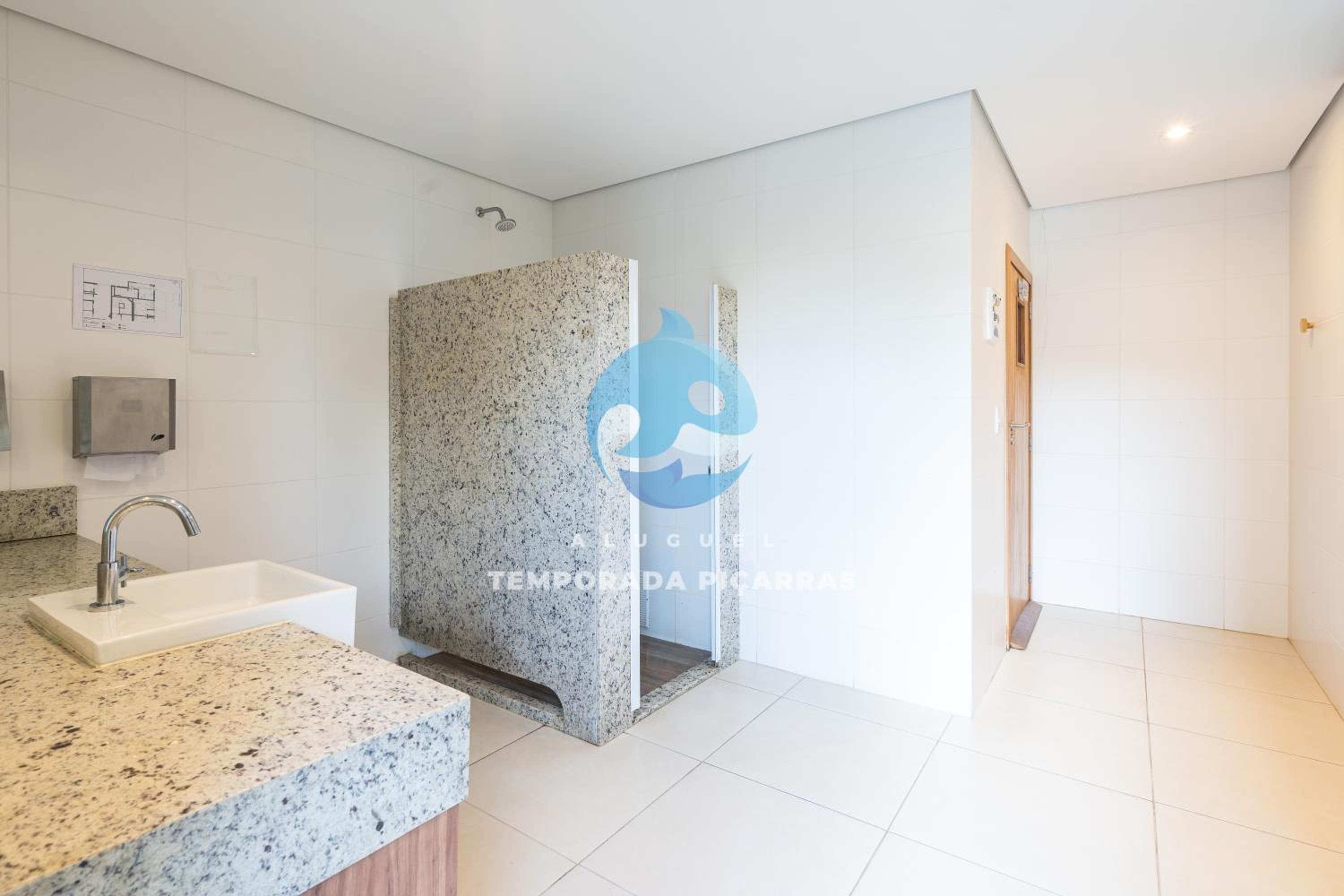 Apto Vista Mar 3 Quartos Ares Condicionados Cozinha Completa Piscina Academia Playground infantil Salão de Jogos a 50m PRAIA Reserve agora mesmo!