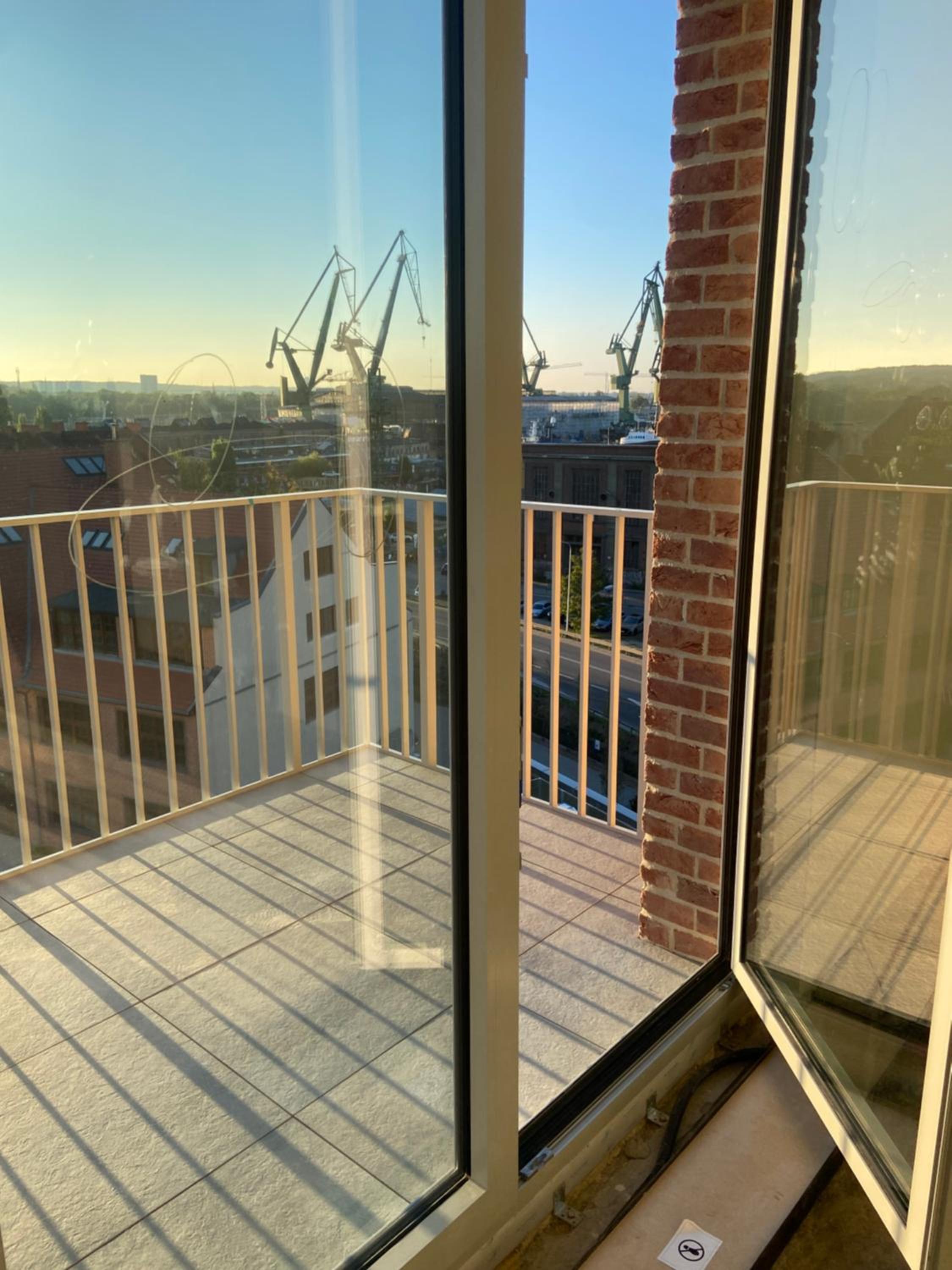 Crane Panorama Apartment