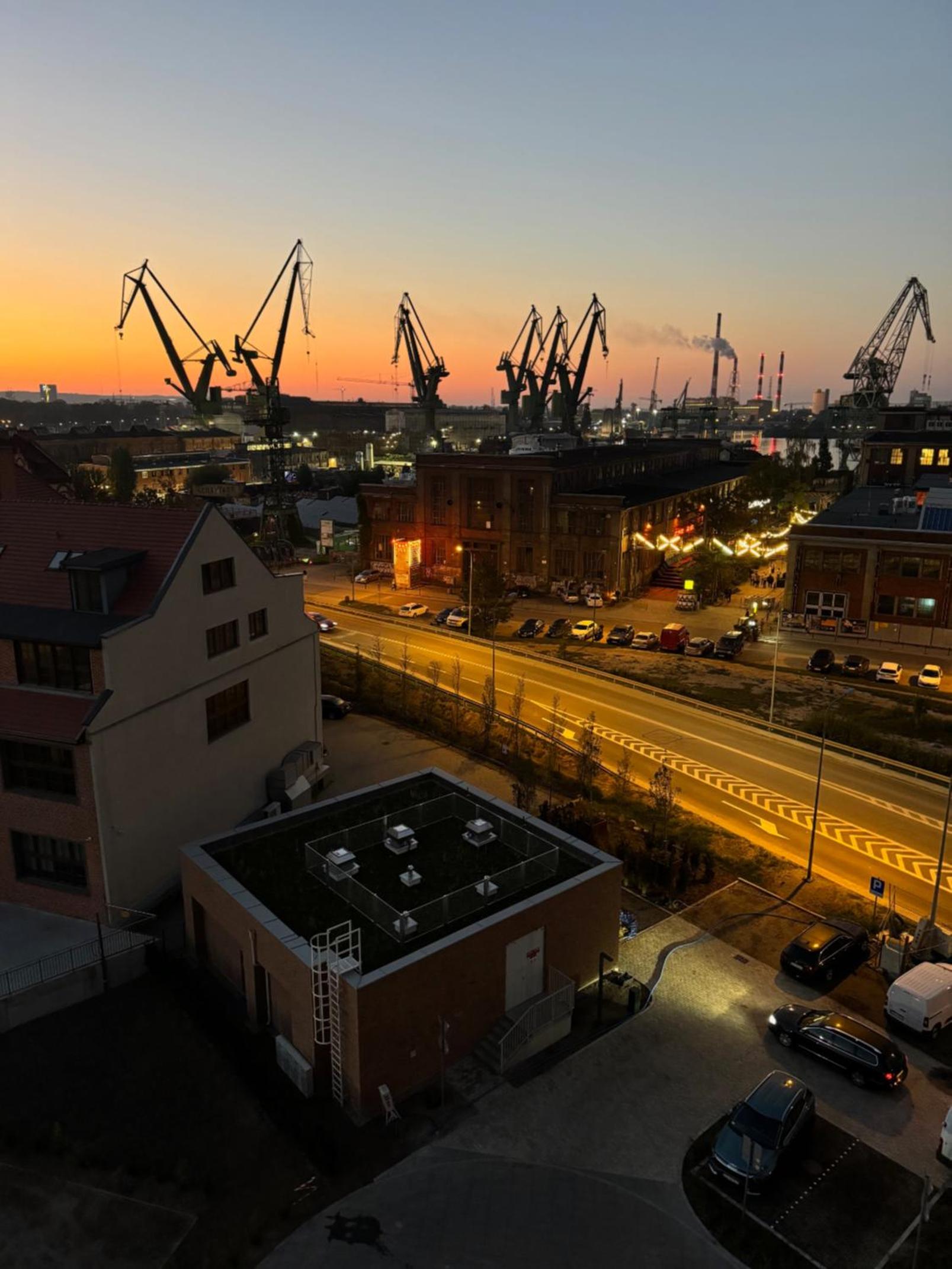 Crane Panorama Apartment