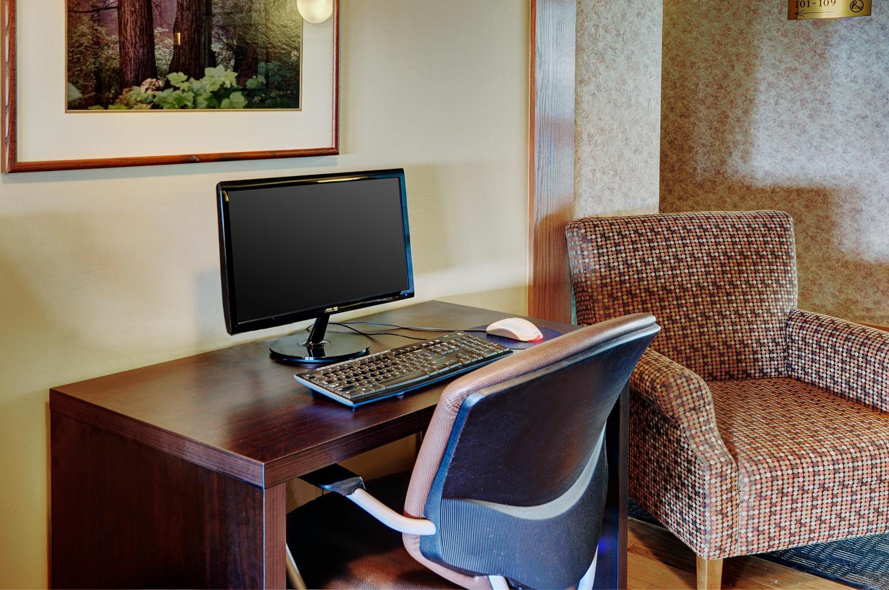 Brandon Vacations - Lakeview Inns  Suites - Brandon - Property Image 2