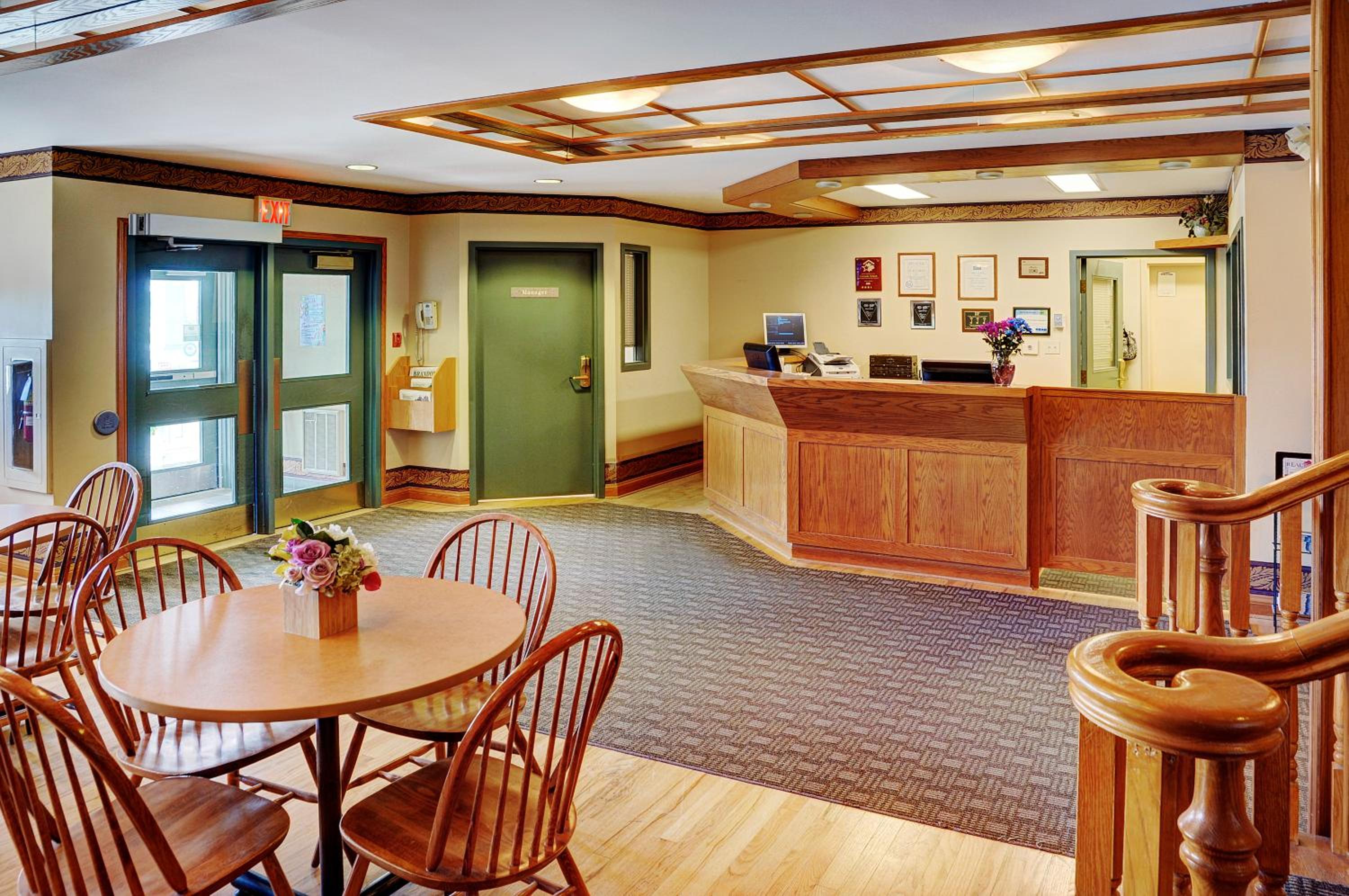 Brandon Vacations - Lakeview Inns  Suites - Brandon - Property Image 3