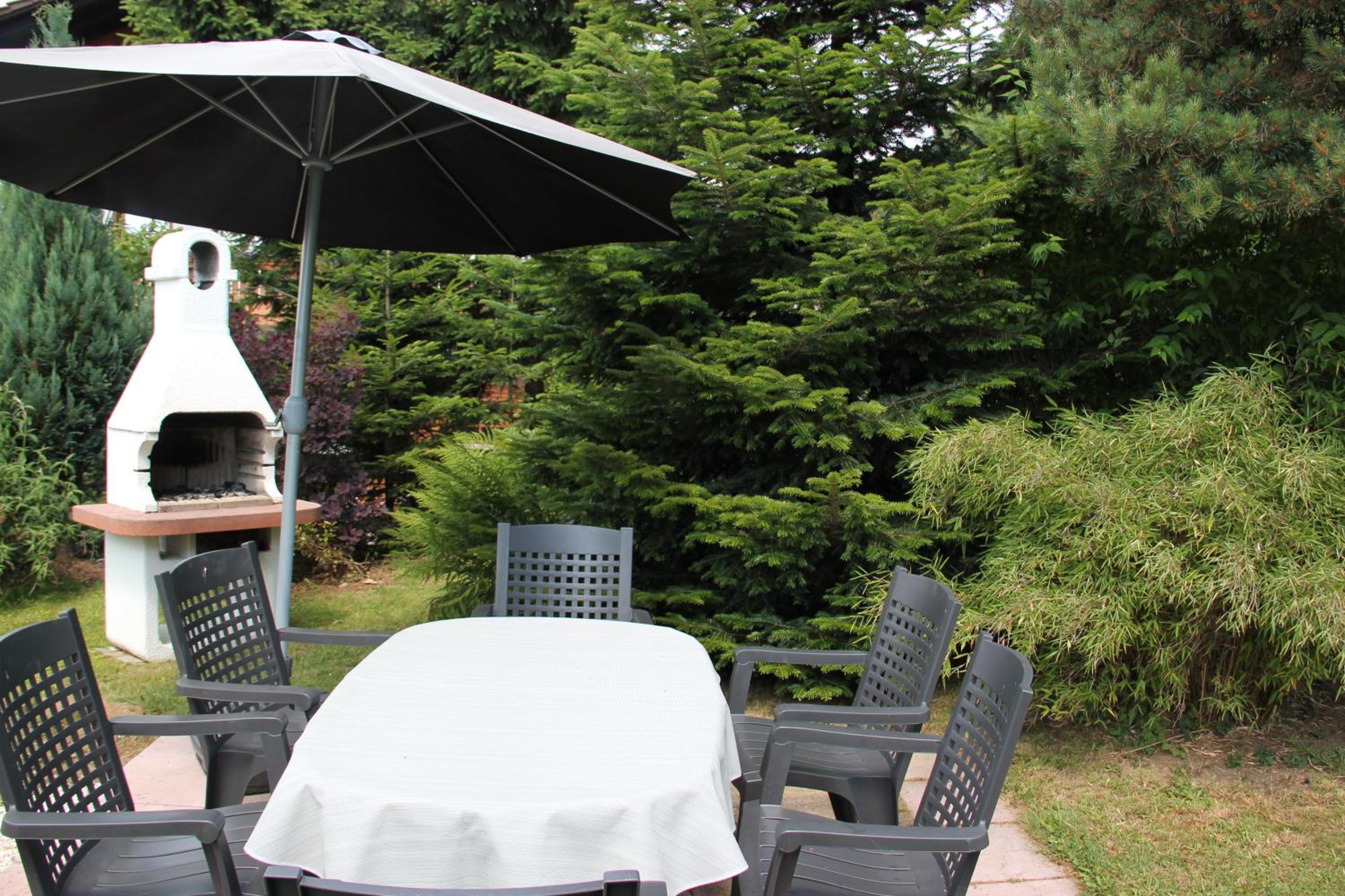 Villa Relax - Ferienwohnungen & Hallenbad & Relaxgarten