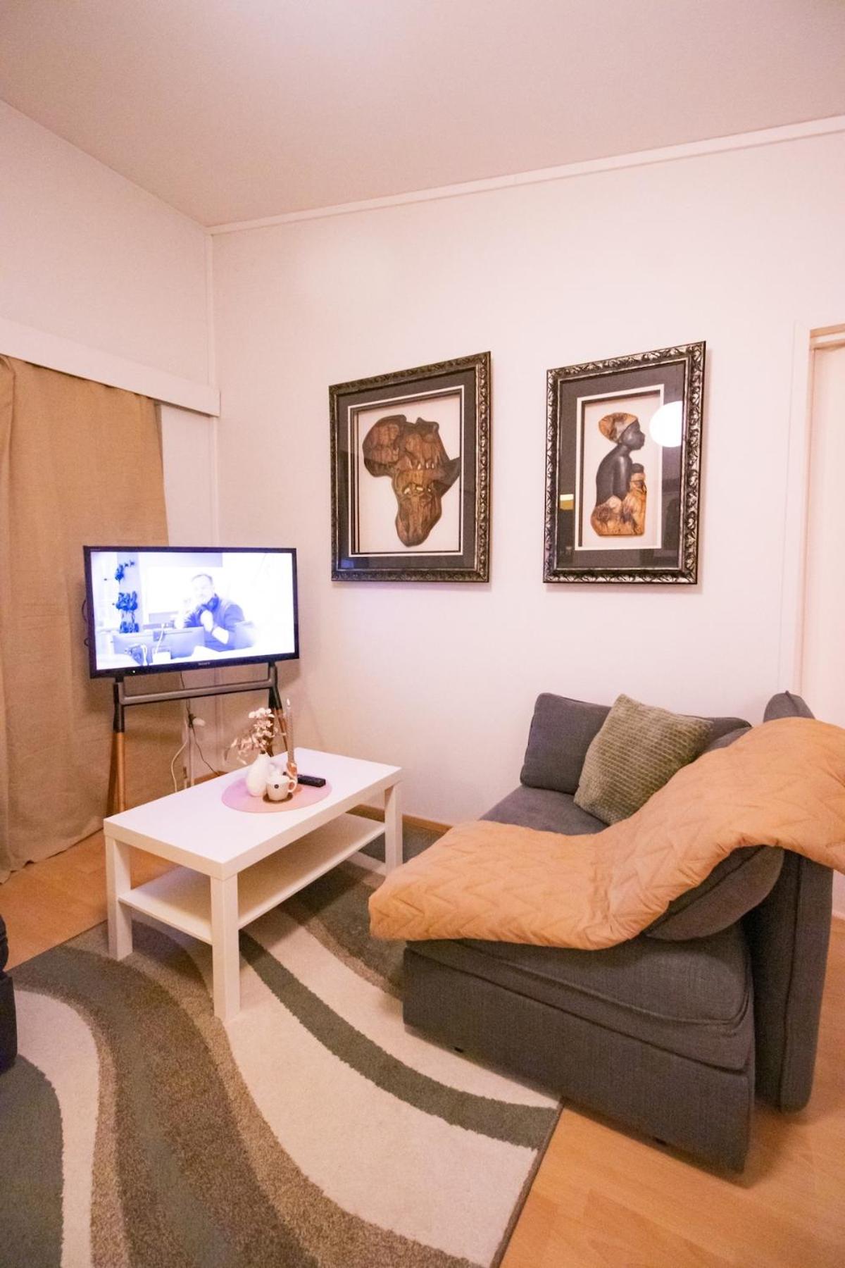 Peaceful Stay - Near Kaari Mall, 5 Min To Train