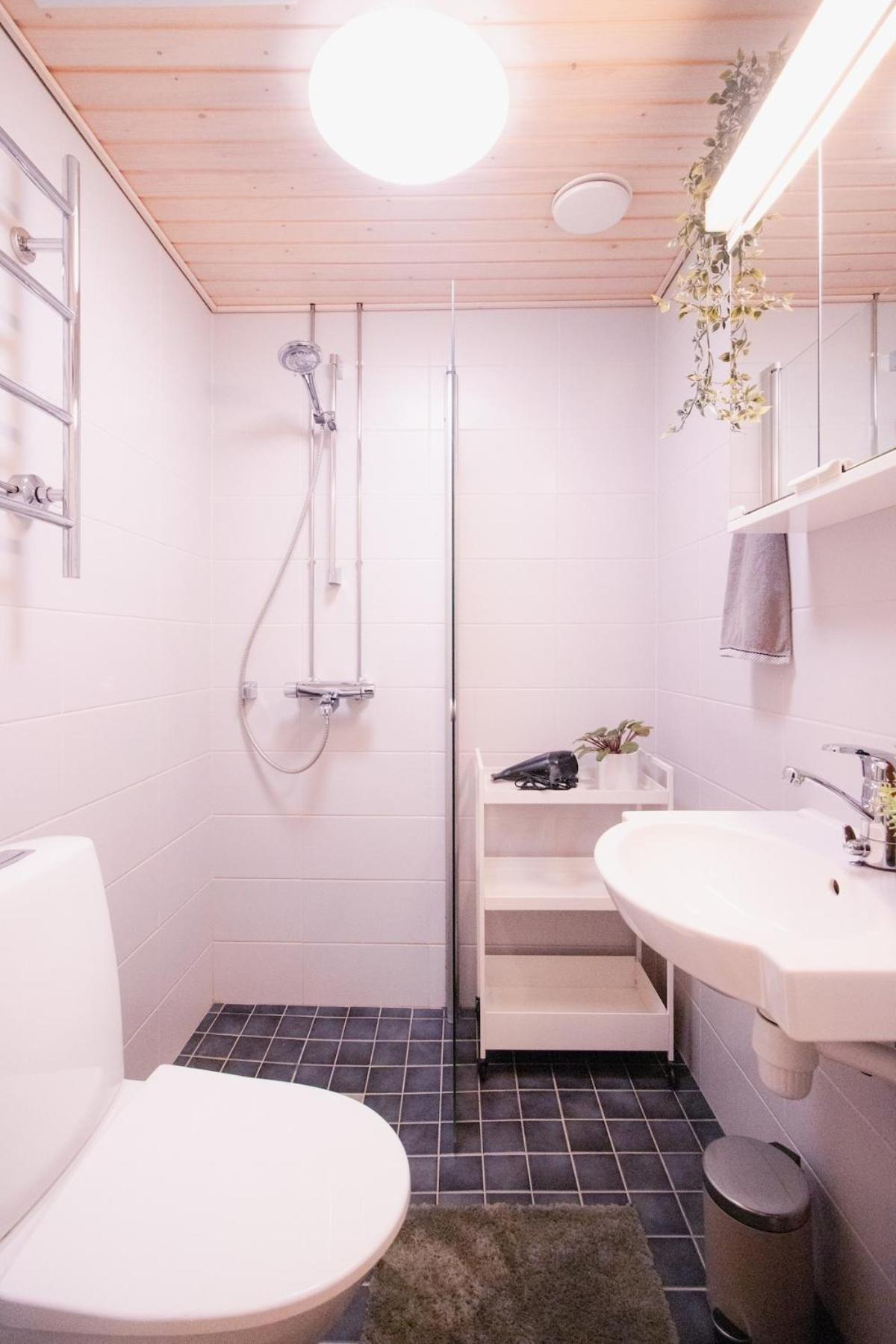Peaceful Stay - Near Kaari Mall, 5 Min To Train