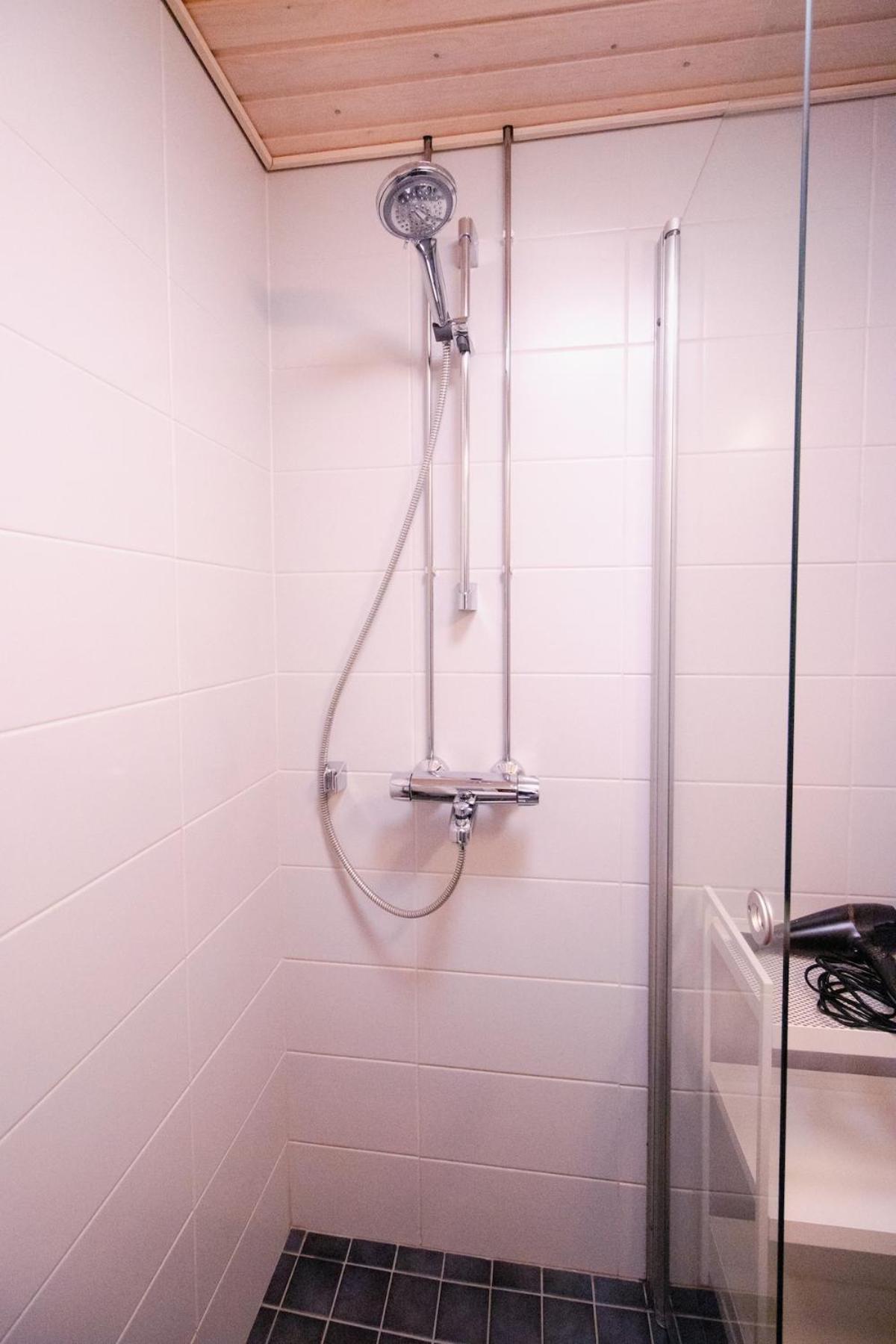 Peaceful Stay - Near Kaari Mall, 5 Min To Train