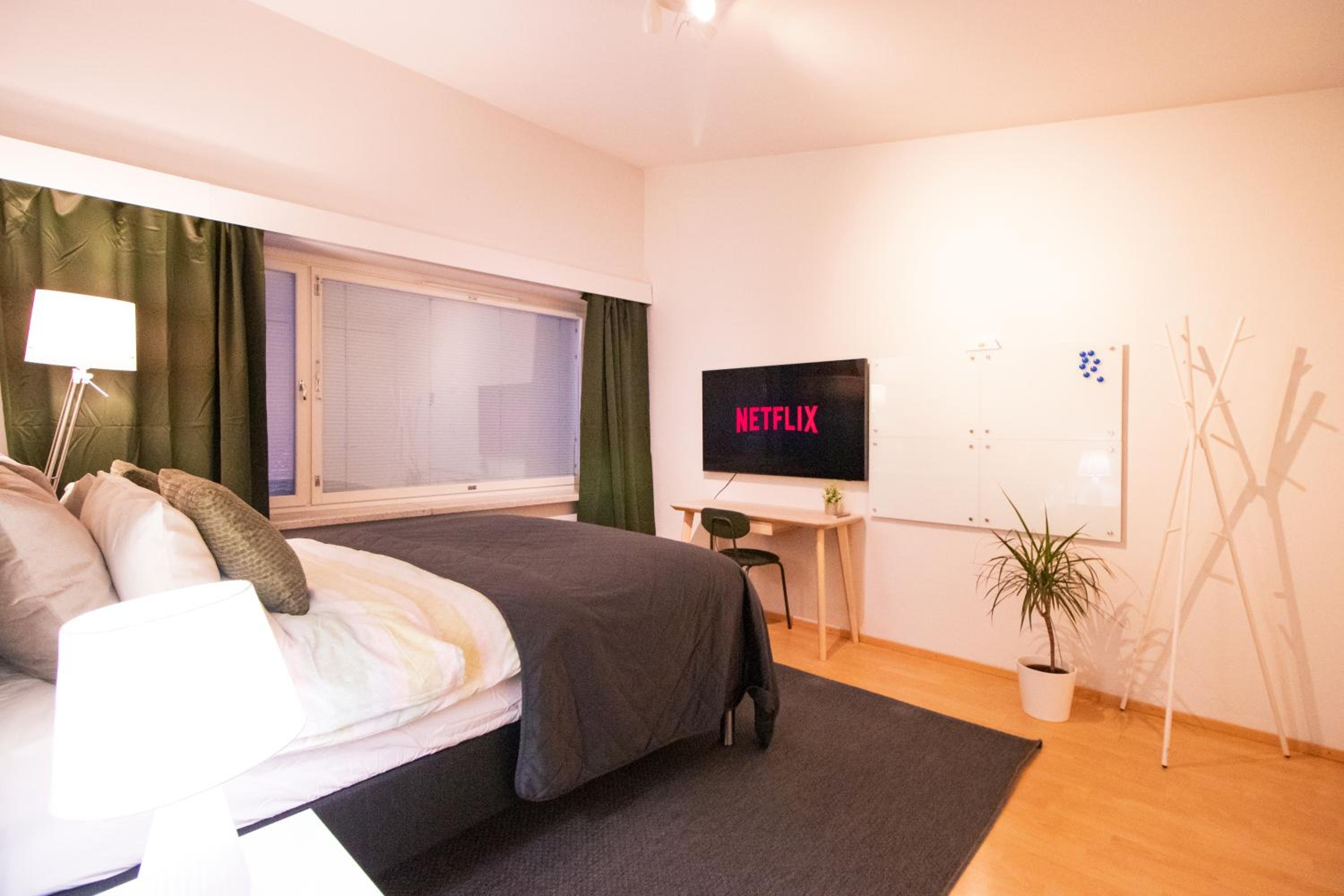 Peaceful Stay - Near Kaari Mall, 5 Min To Train