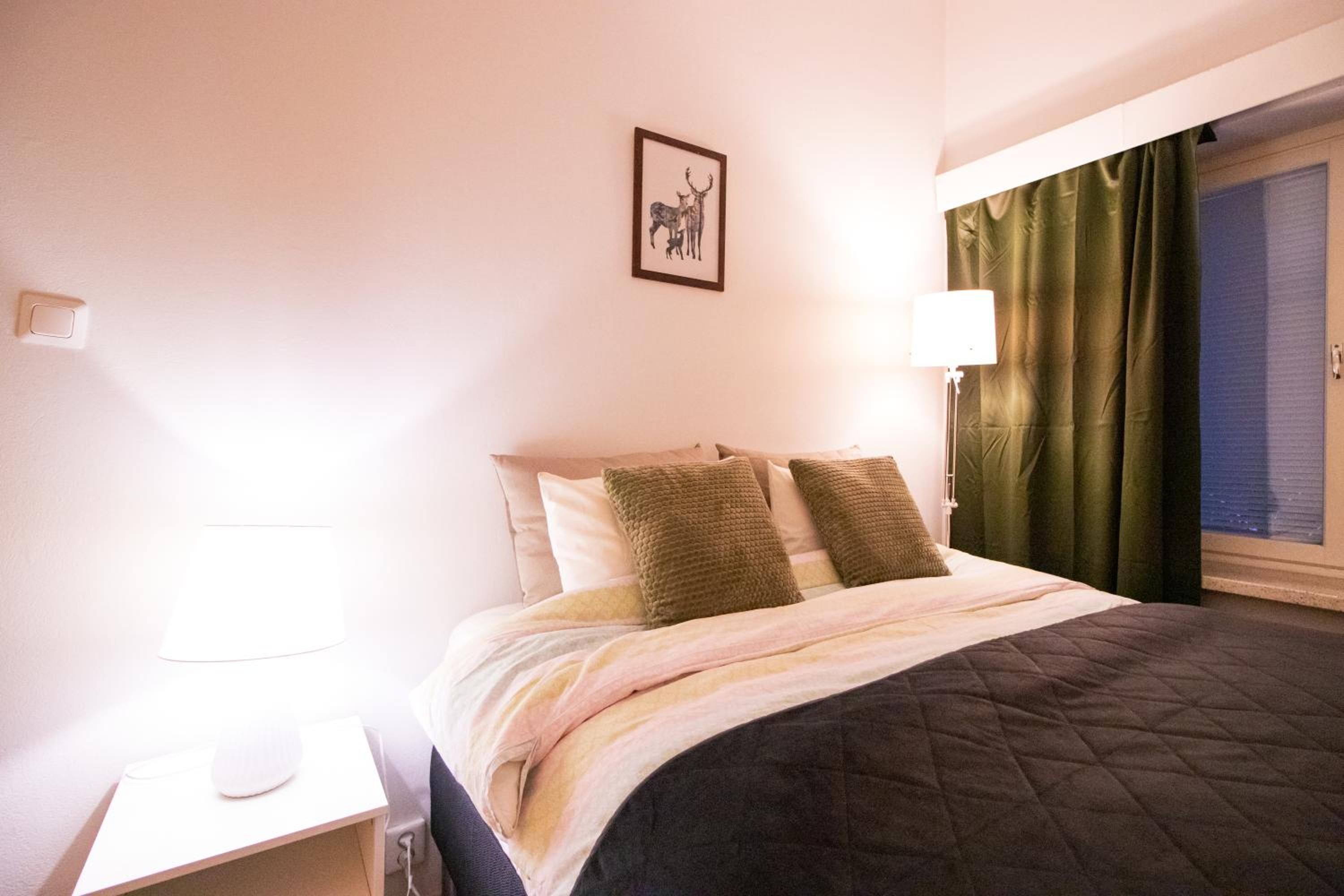 Peaceful Stay - Near Kaari Mall, 5 Min To Train