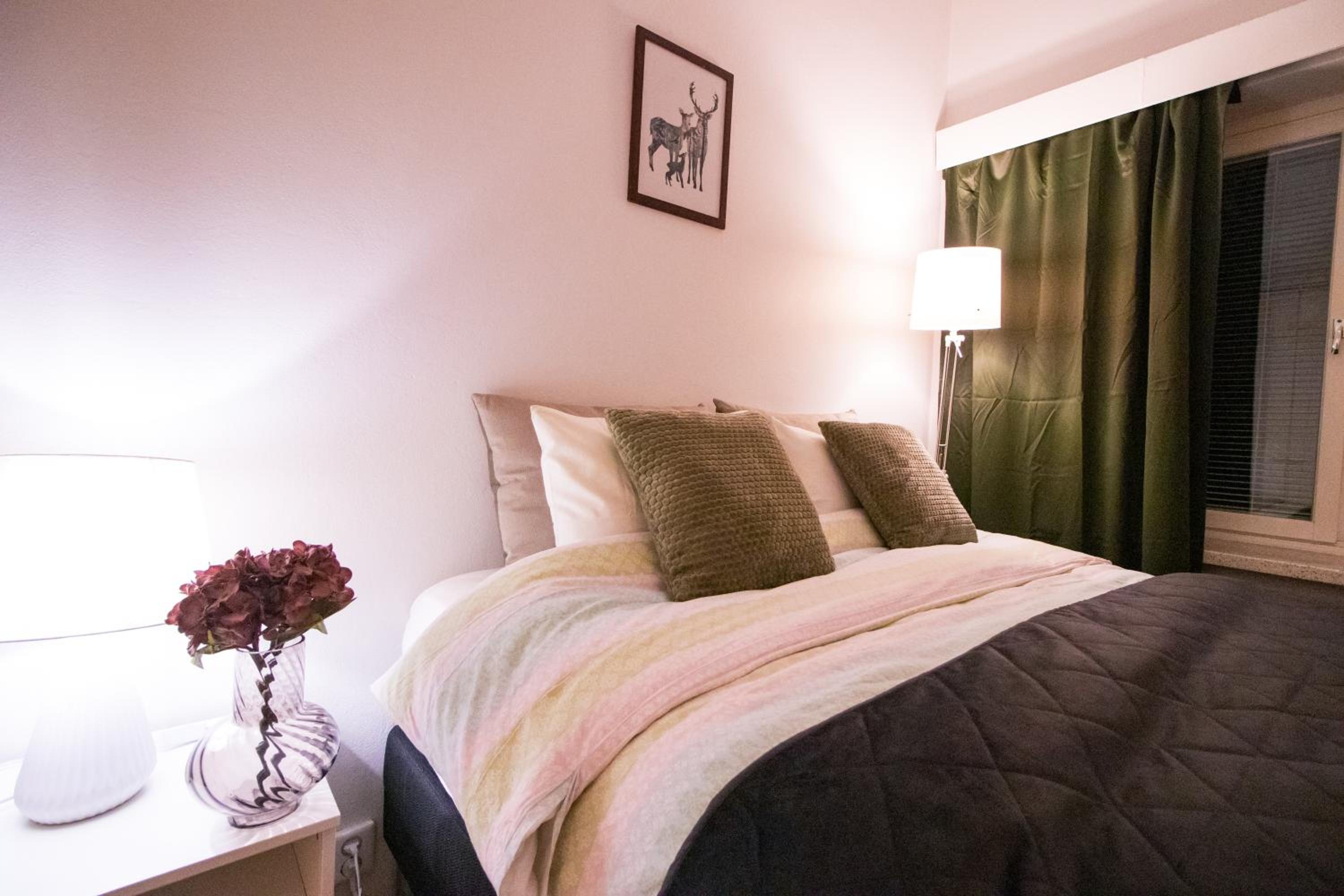 Peaceful Stay - Near Kaari Mall, 5 Min To Train