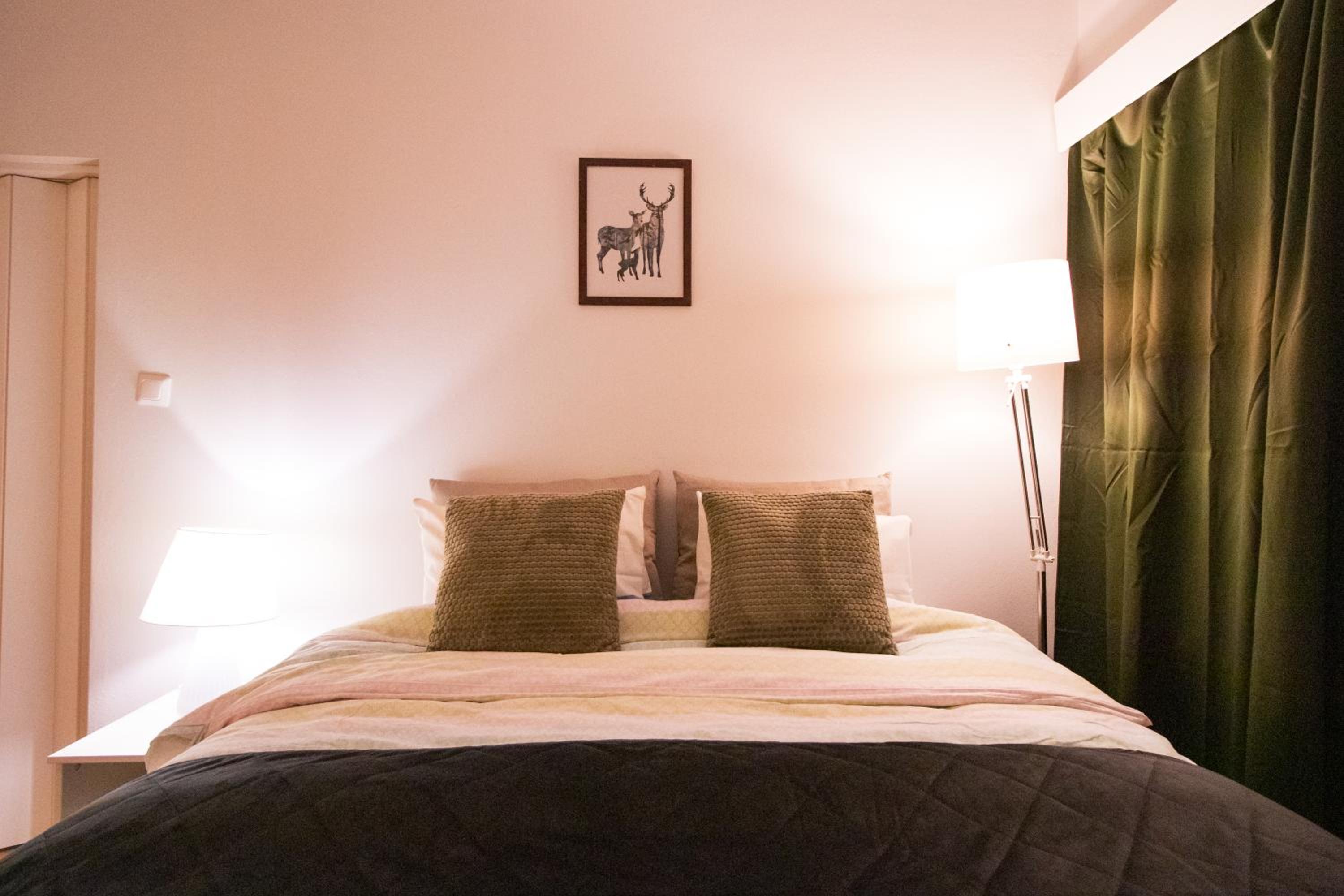 Peaceful Stay - Near Kaari Mall, 5 Min To Train