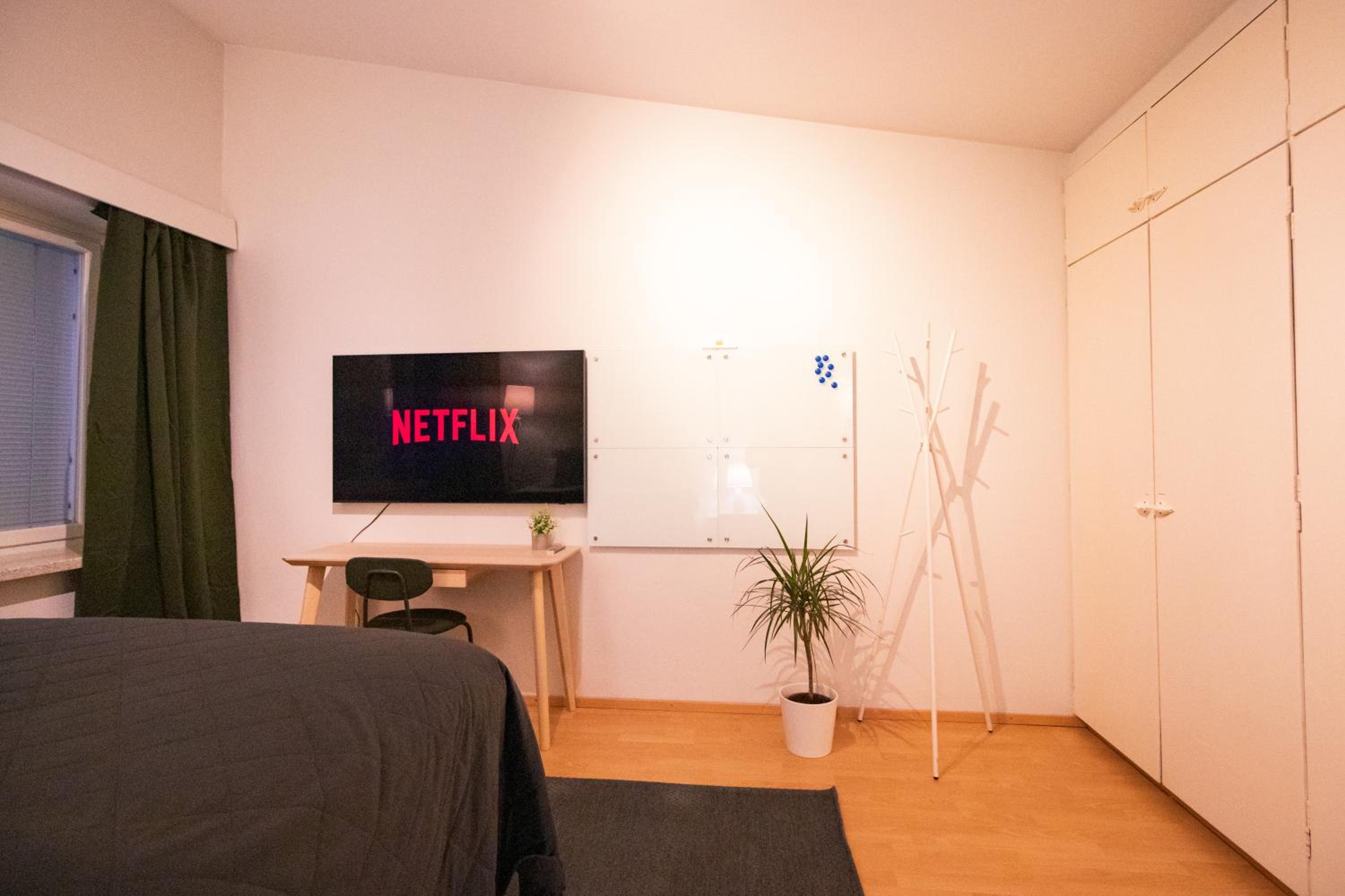 Peaceful Stay - Near Kaari Mall, 5 Min To Train