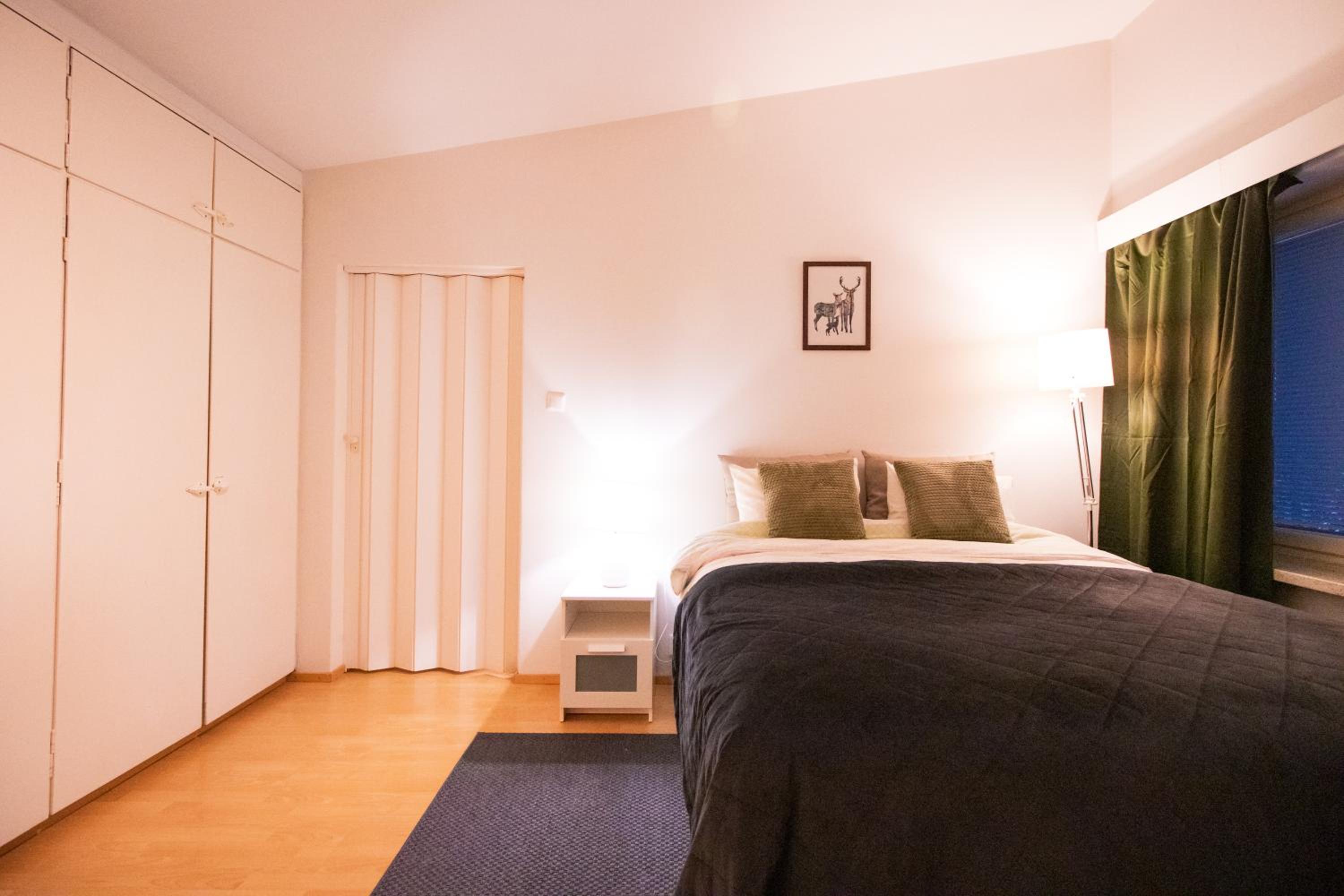 Peaceful Stay - Near Kaari Mall, 5 Min To Train