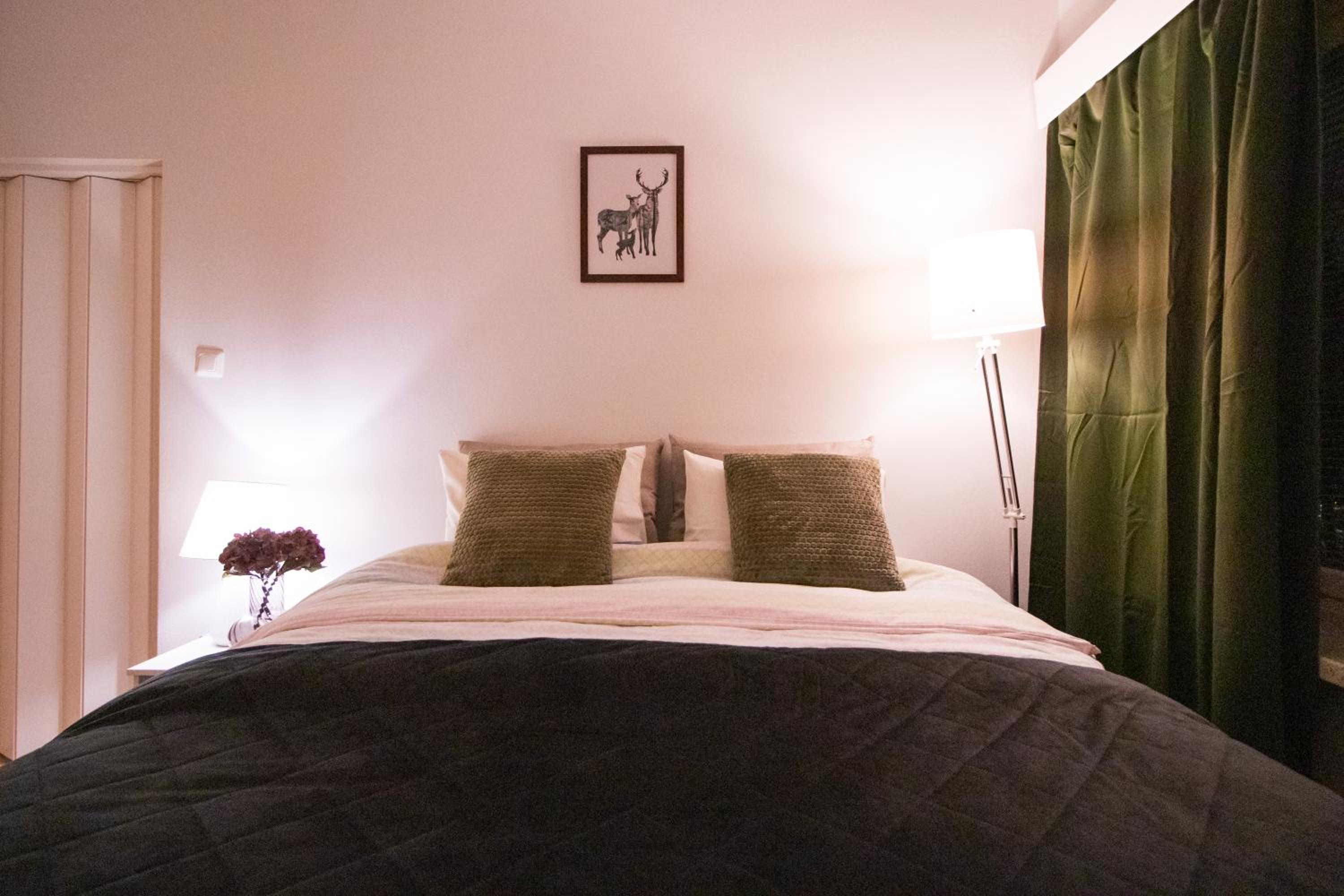 Peaceful Stay - Near Kaari Mall, 5 Min To Train