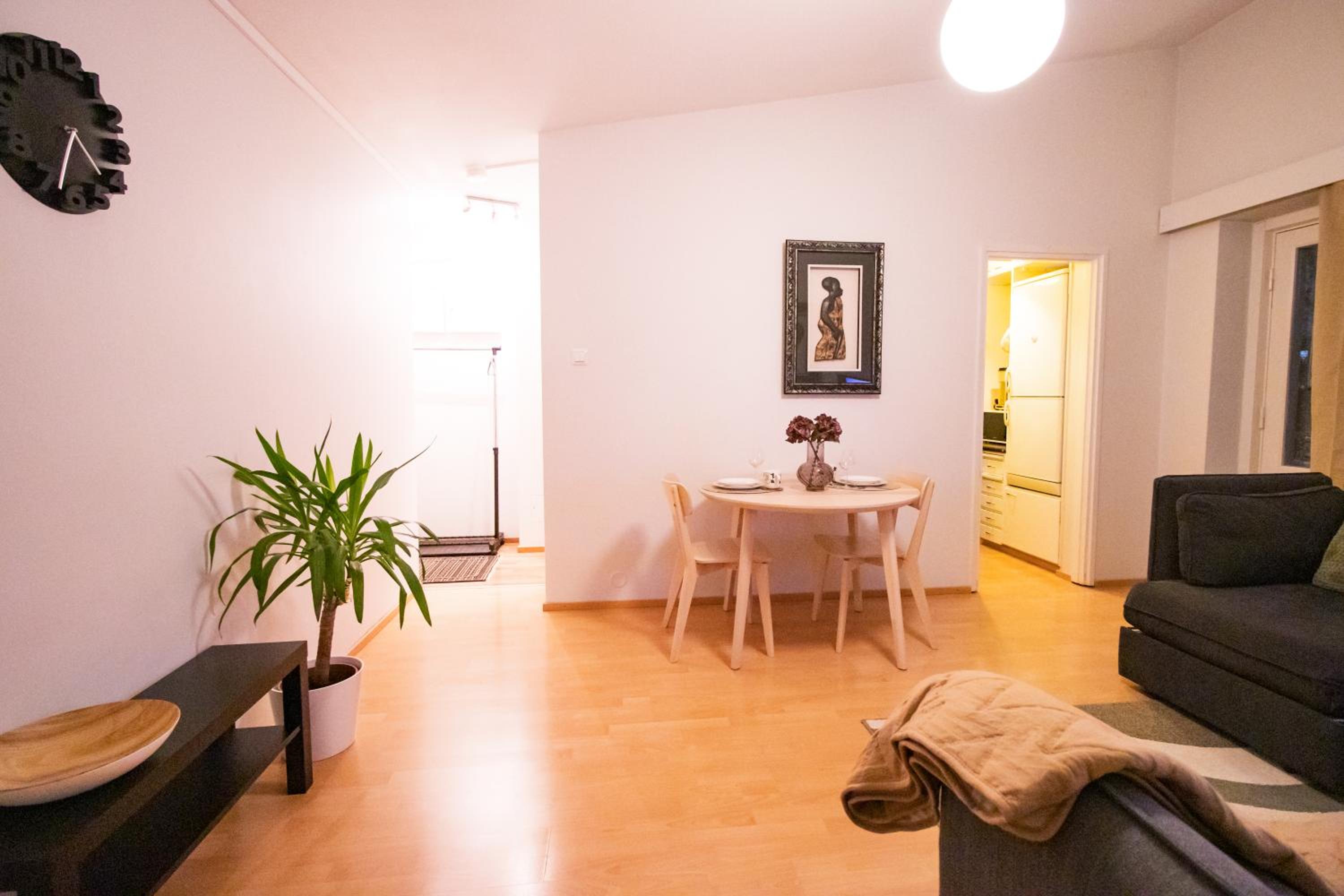 Peaceful Stay - Near Kaari Mall, 5 Min To Train