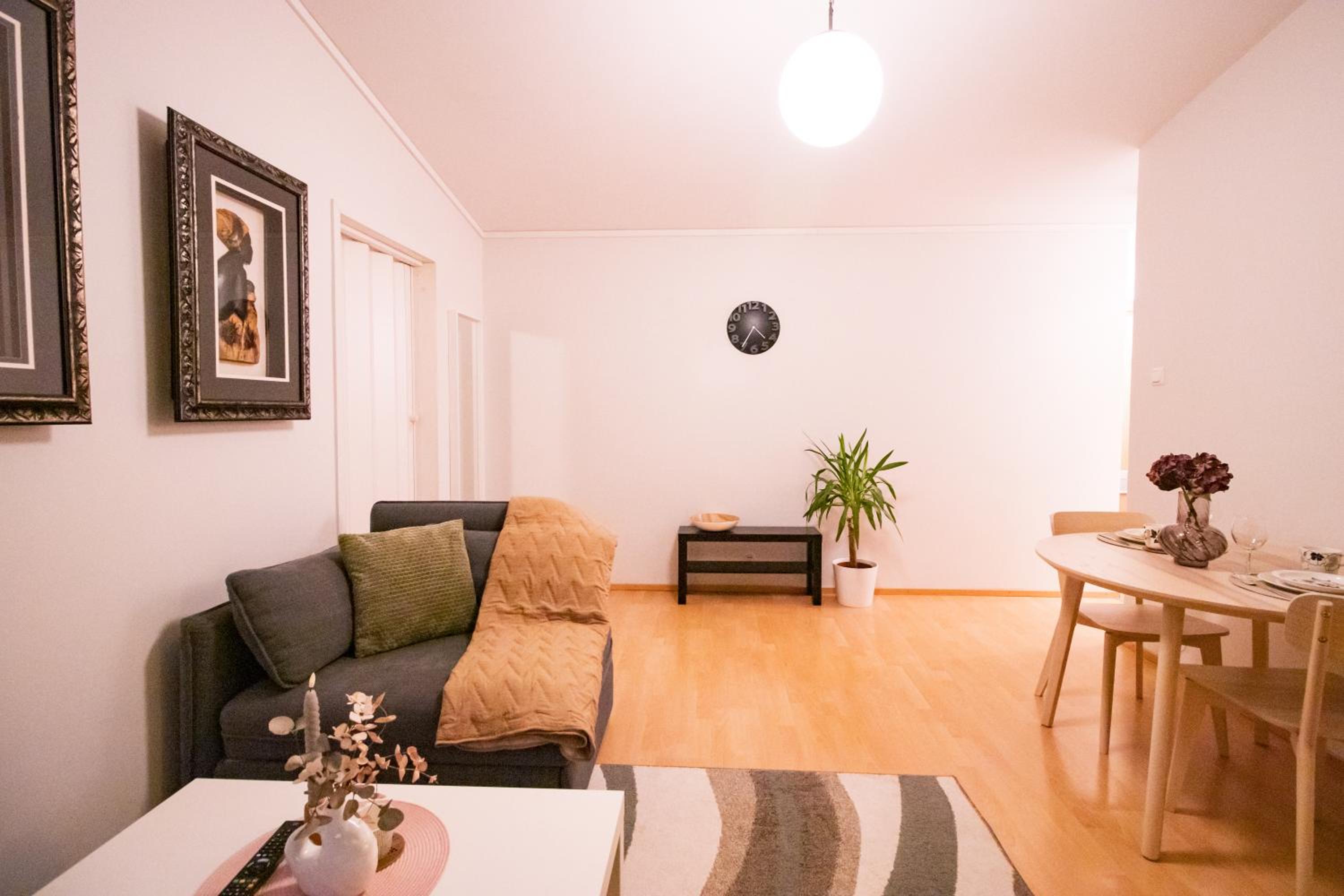 Peaceful Stay - Near Kaari Mall, 5 Min To Train