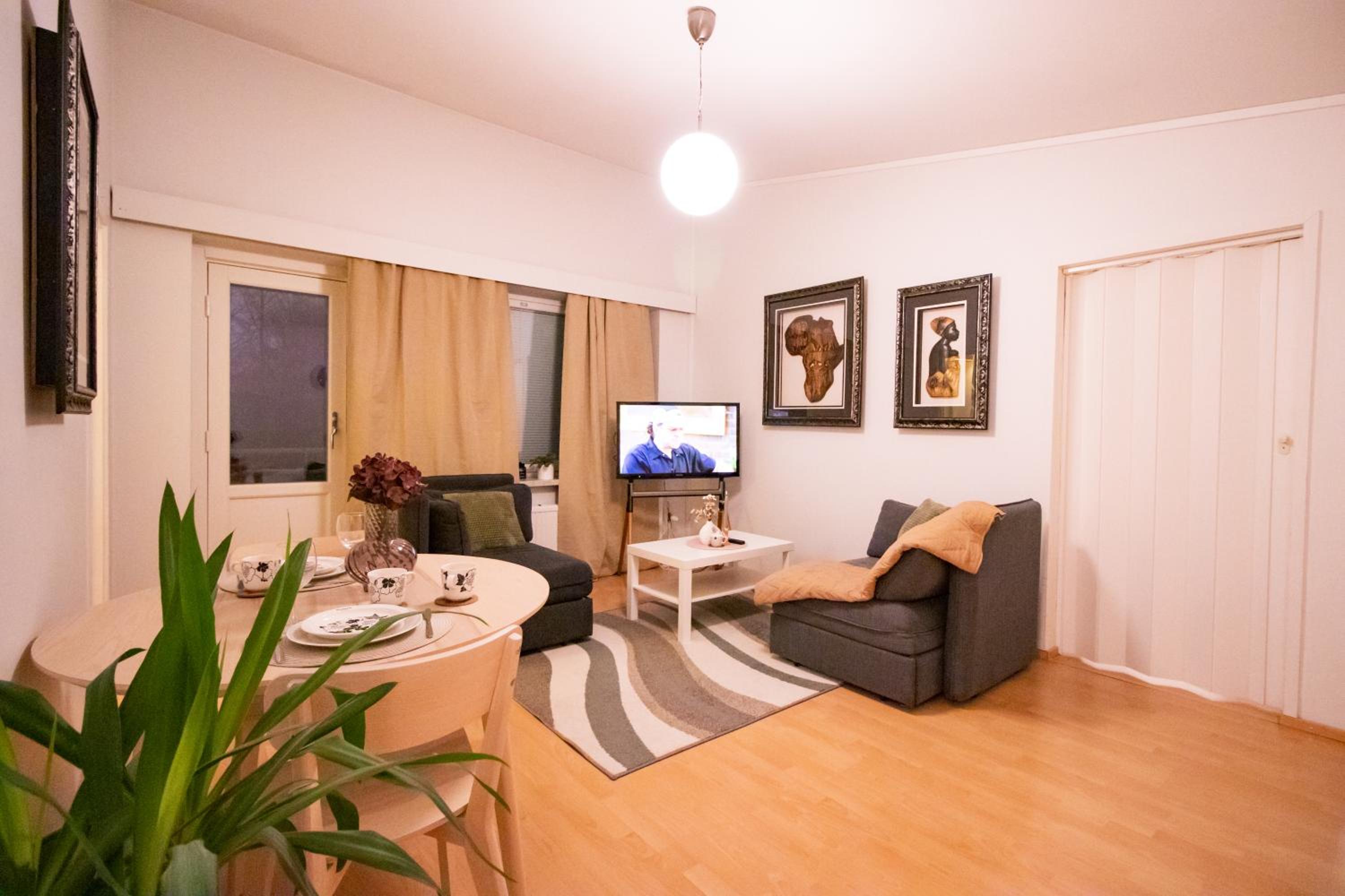 Peaceful Stay - Near Kaari Mall, 5 Min To Train