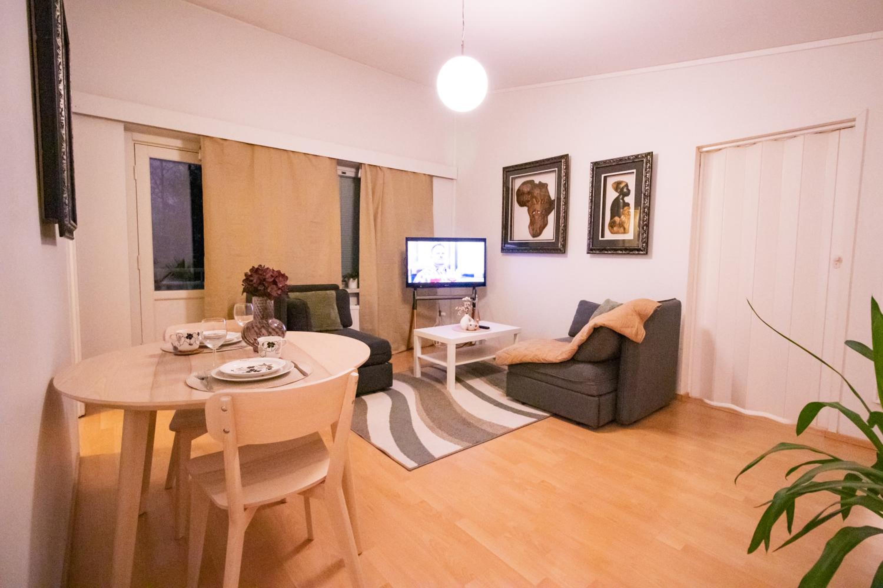 Peaceful Stay - Near Kaari Mall, 5 Min To Train