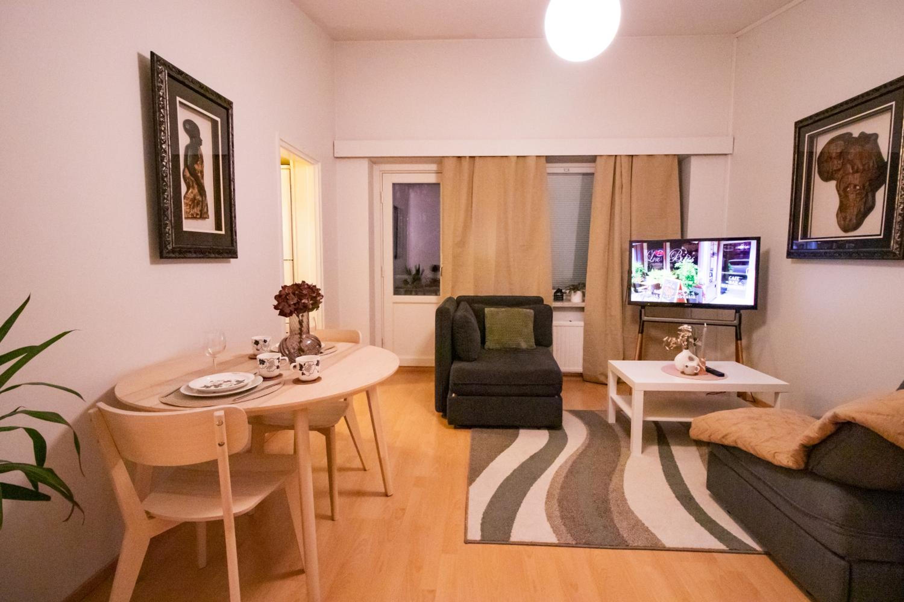 Peaceful Stay - Near Kaari Mall, 5 Min To Train