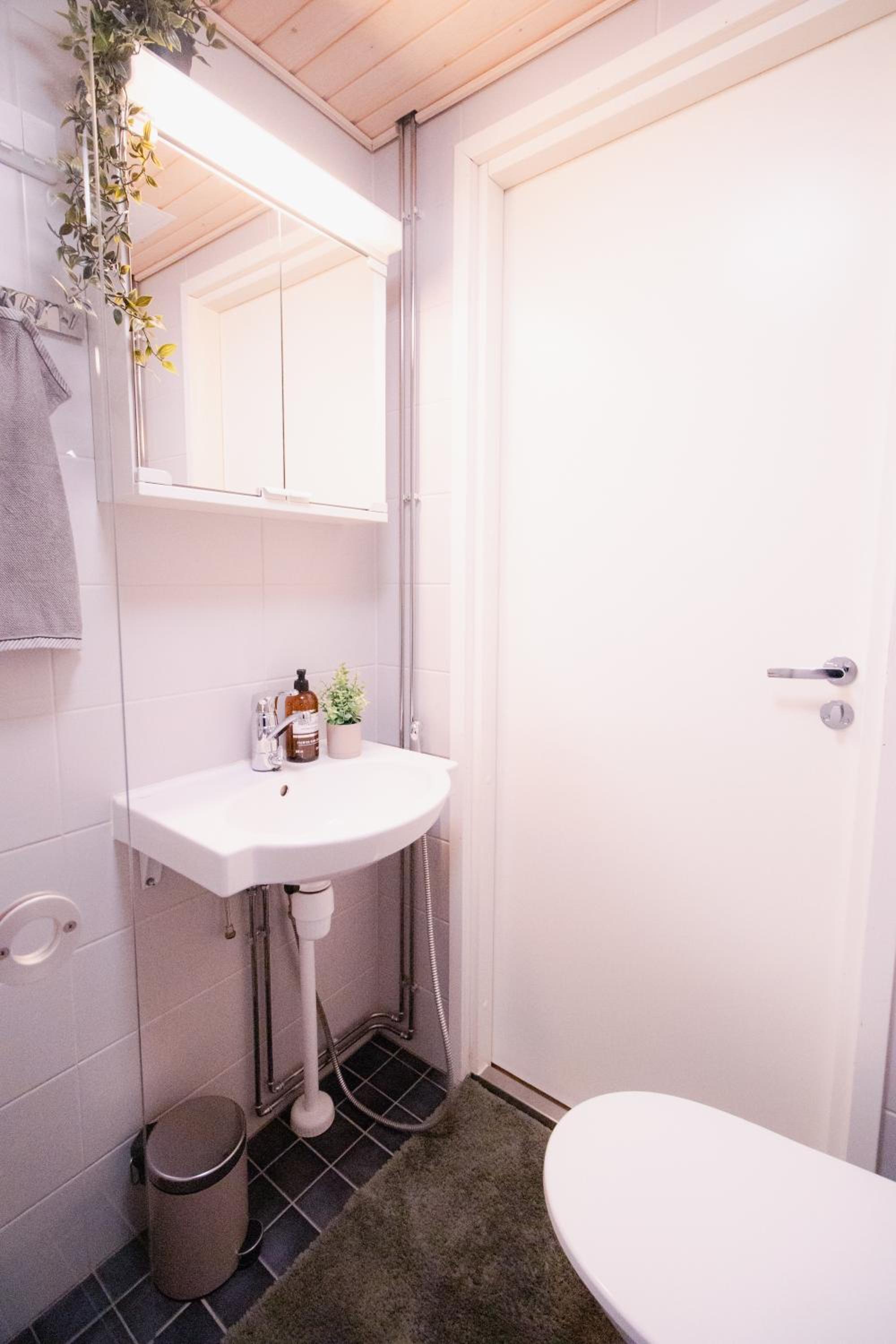 Peaceful Stay - Near Kaari Mall, 5 Min To Train