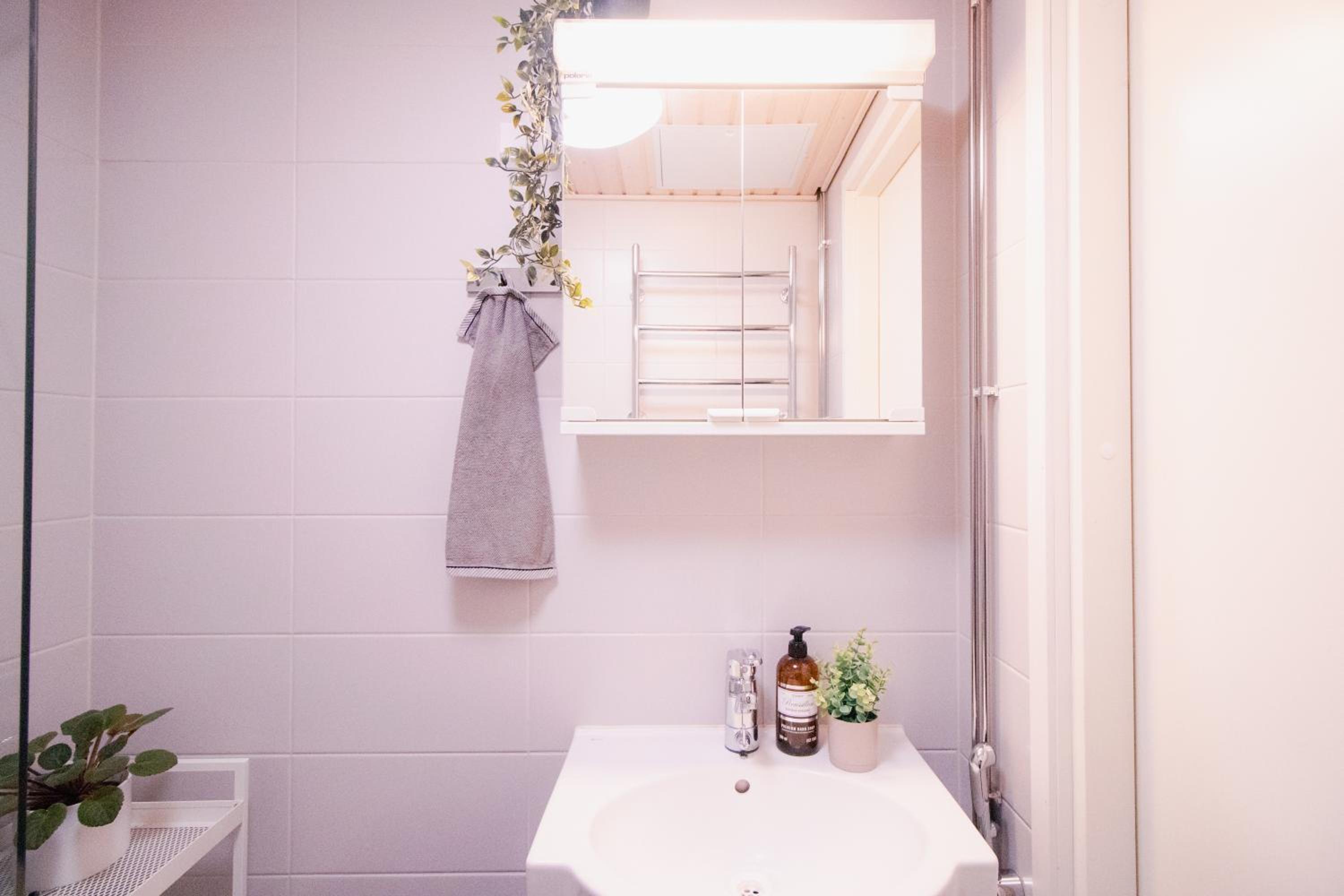 Peaceful Stay - Near Kaari Mall, 5 Min To Train