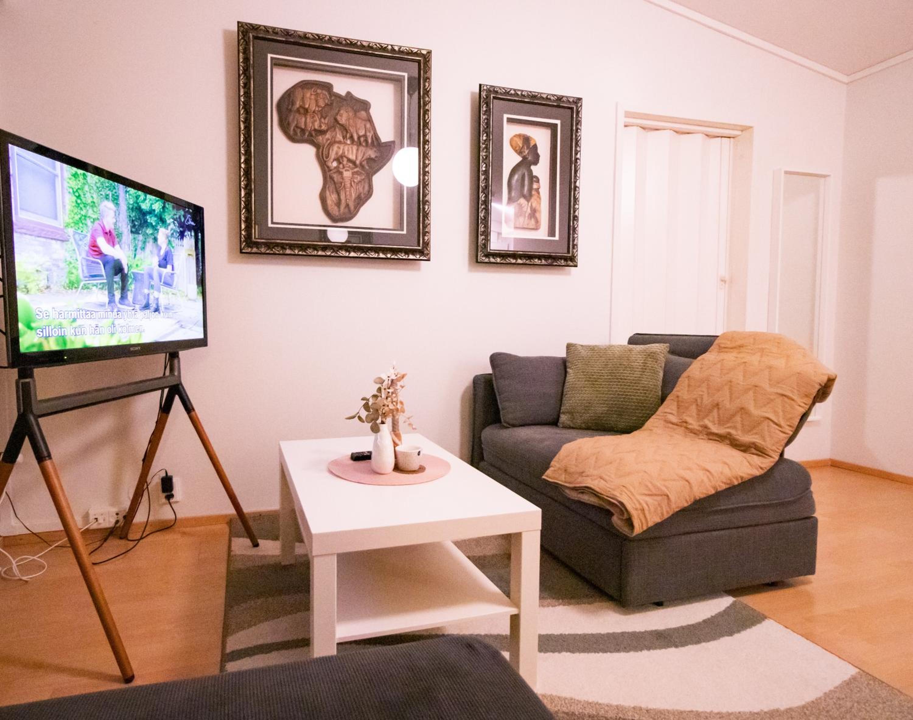 Peaceful Stay - Near Kaari Mall, 5 Min To Train