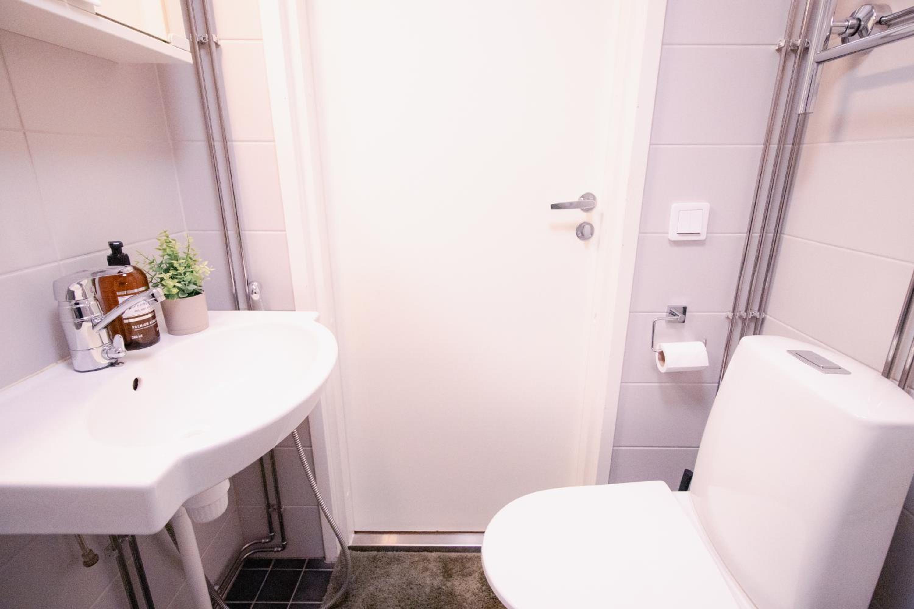 Peaceful Stay - Near Kaari Mall, 5 Min To Train