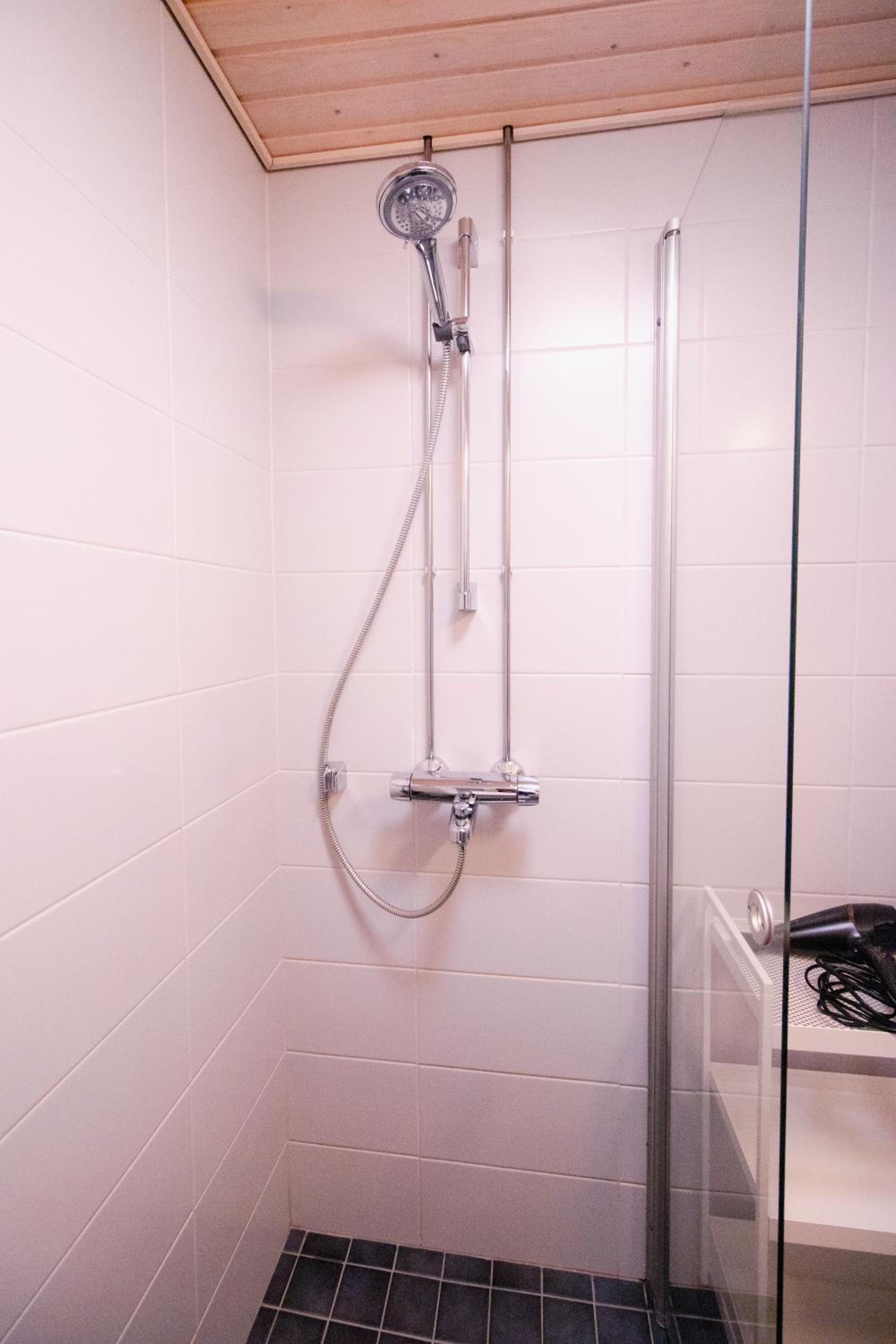 Peaceful Stay - Near Kaari Mall, 5 Min To Train
