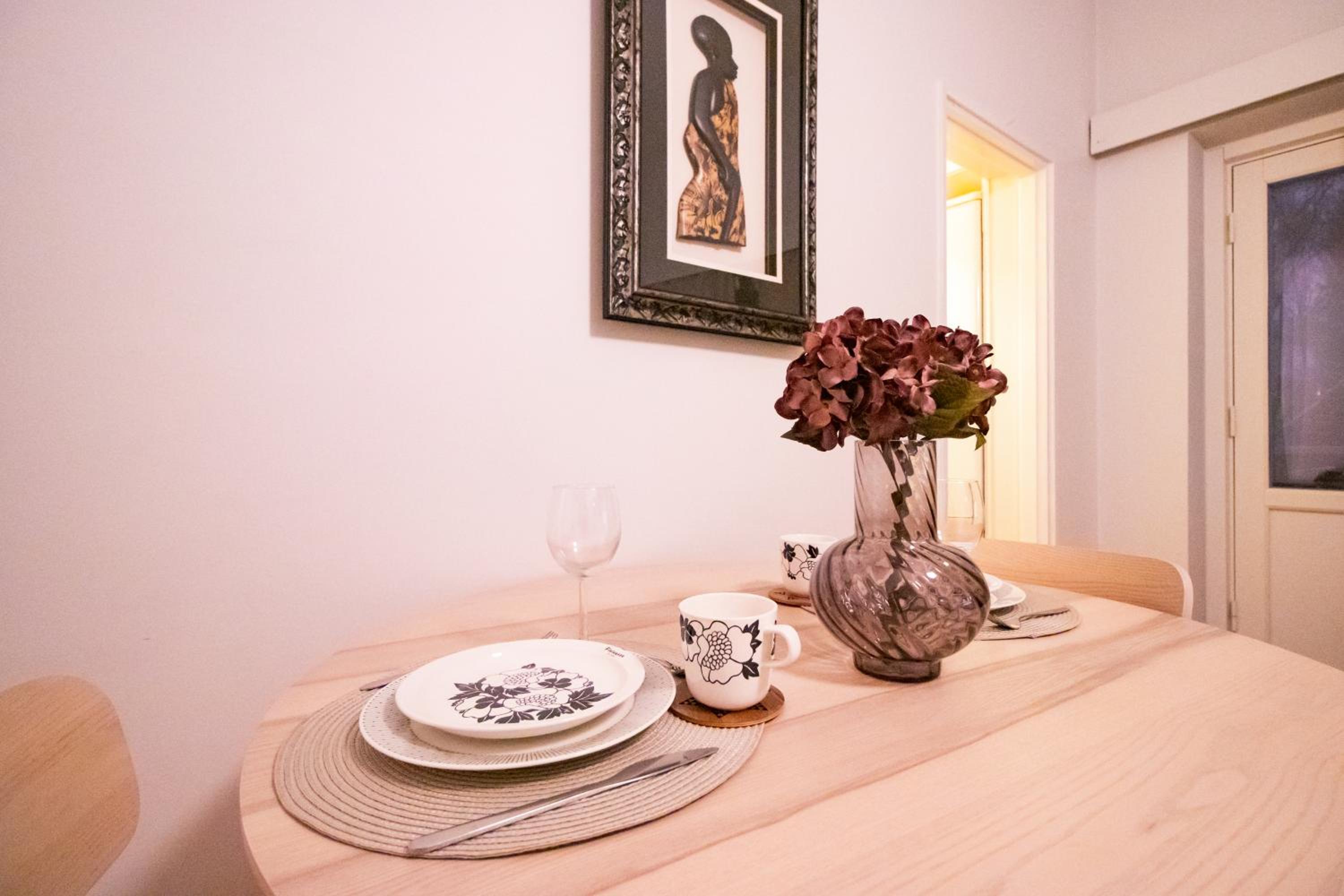 Peaceful Stay - Near Kaari Mall, 5 Min To Train